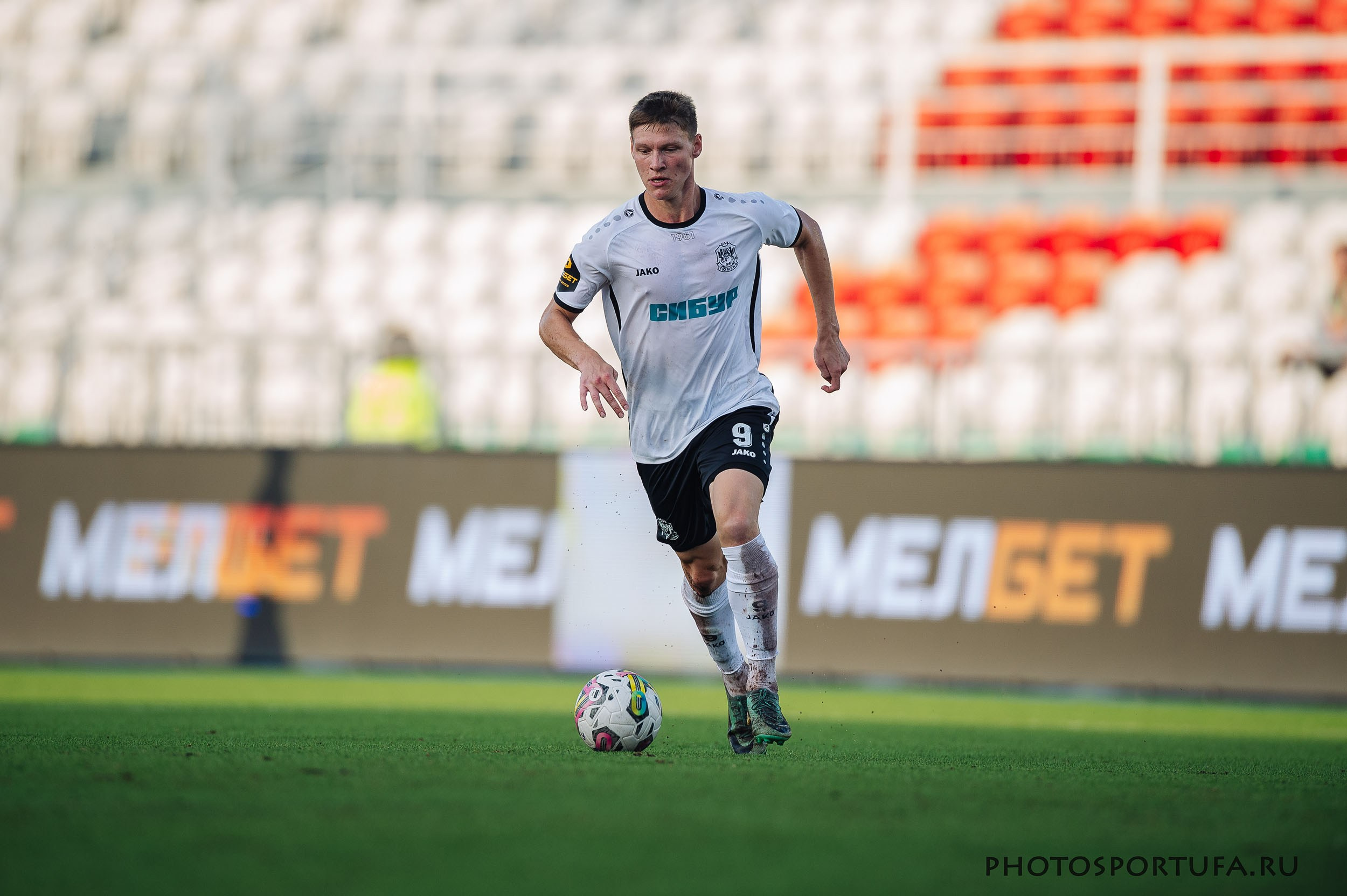 Россия — МЕЛБЕТ — Первая Лига. 4 -й тур «ФК УФА» — ФК «Тюмень». Спортивный фотограф в Уфе Евгений Буров