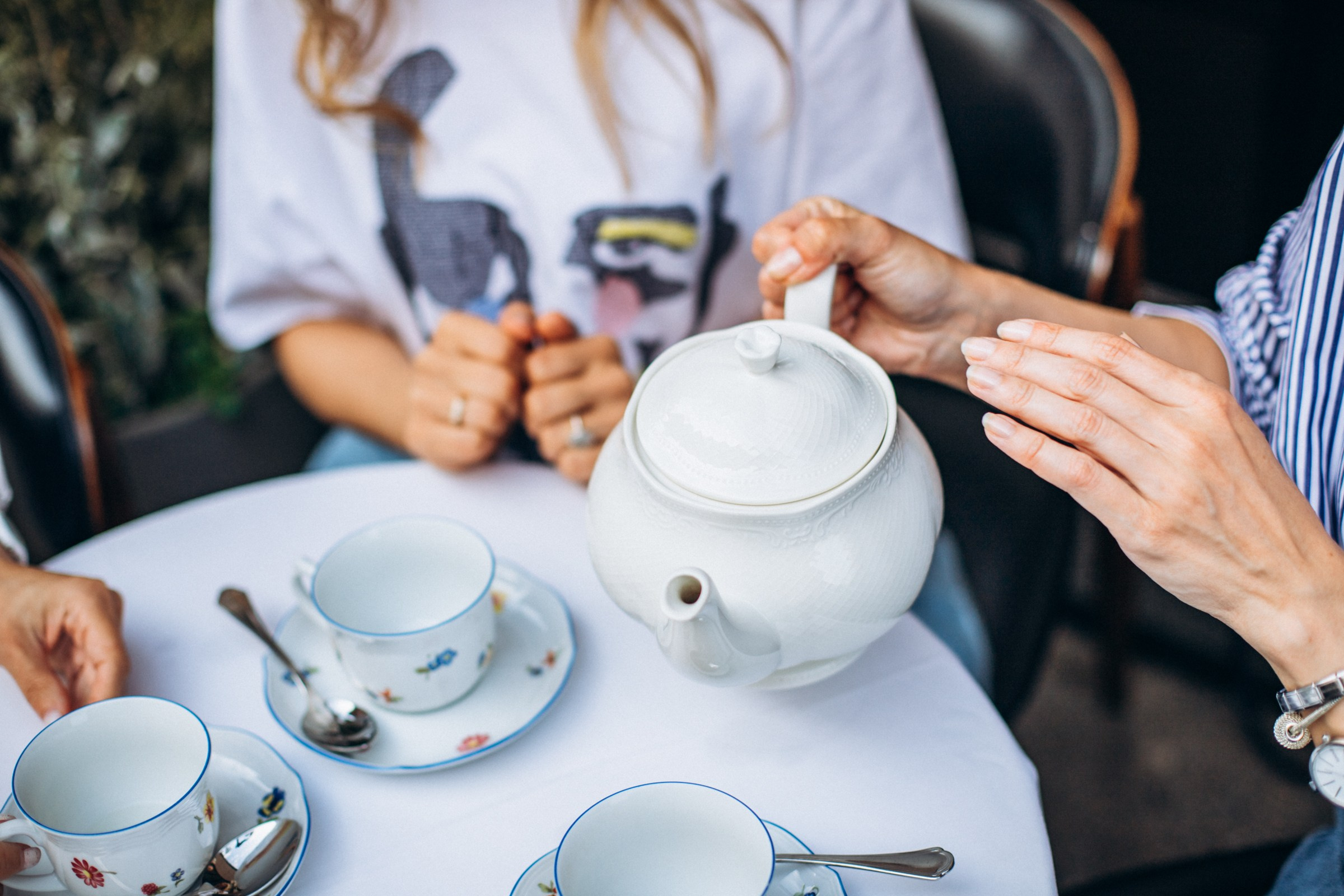 Саша, Ульяна и Настя в июне. Фотопрогулка в Петербурге. Индивидуальный и семейный фотограф в Санкт-Петербурге