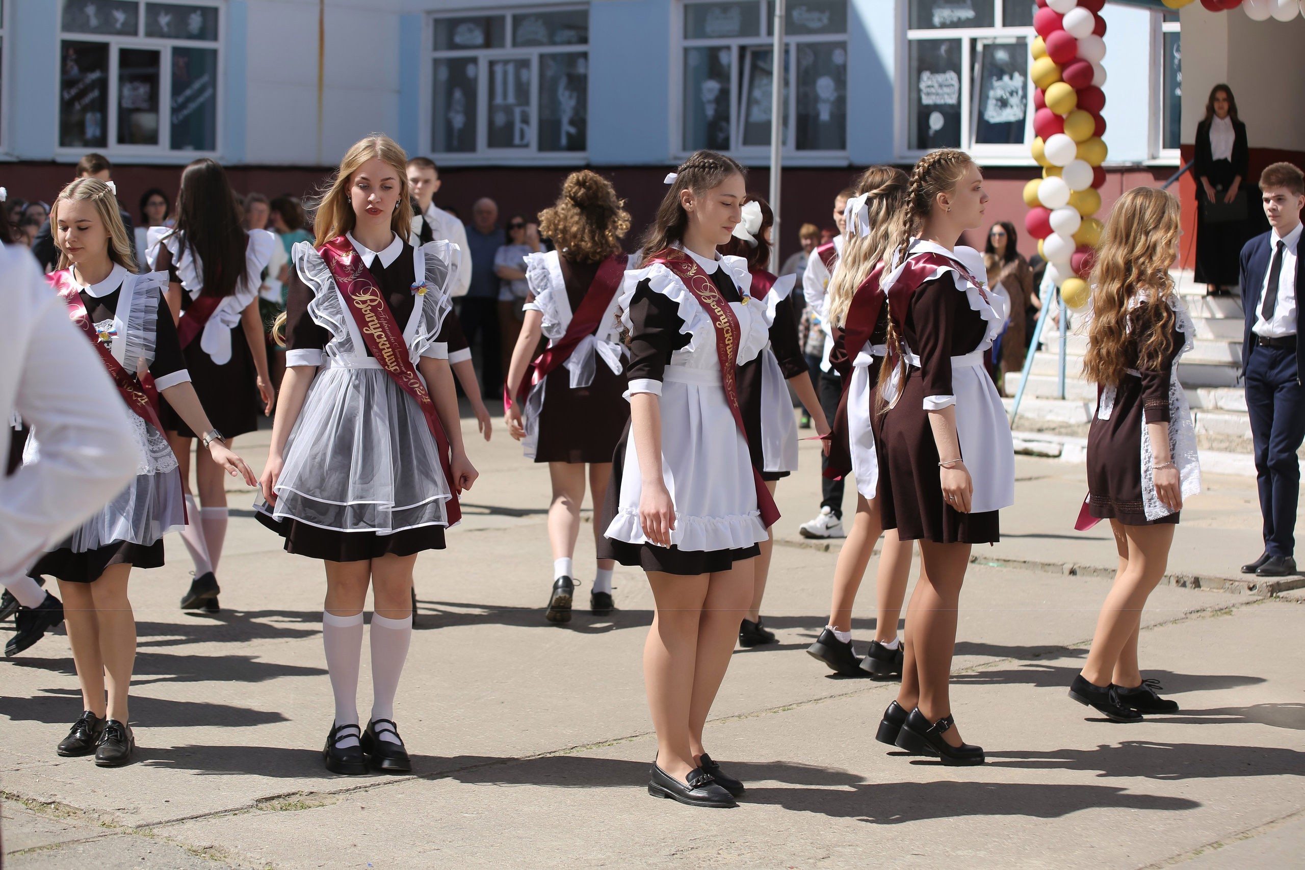 ЛИНЕЙКА «ПОСЛЕДНИЙ ЗВОНОК» 9 ШКОЛА 2024 г МЦЕНСК. ТВОЙ АЛЬБОМ / ТВОИ ПРАВИЛА