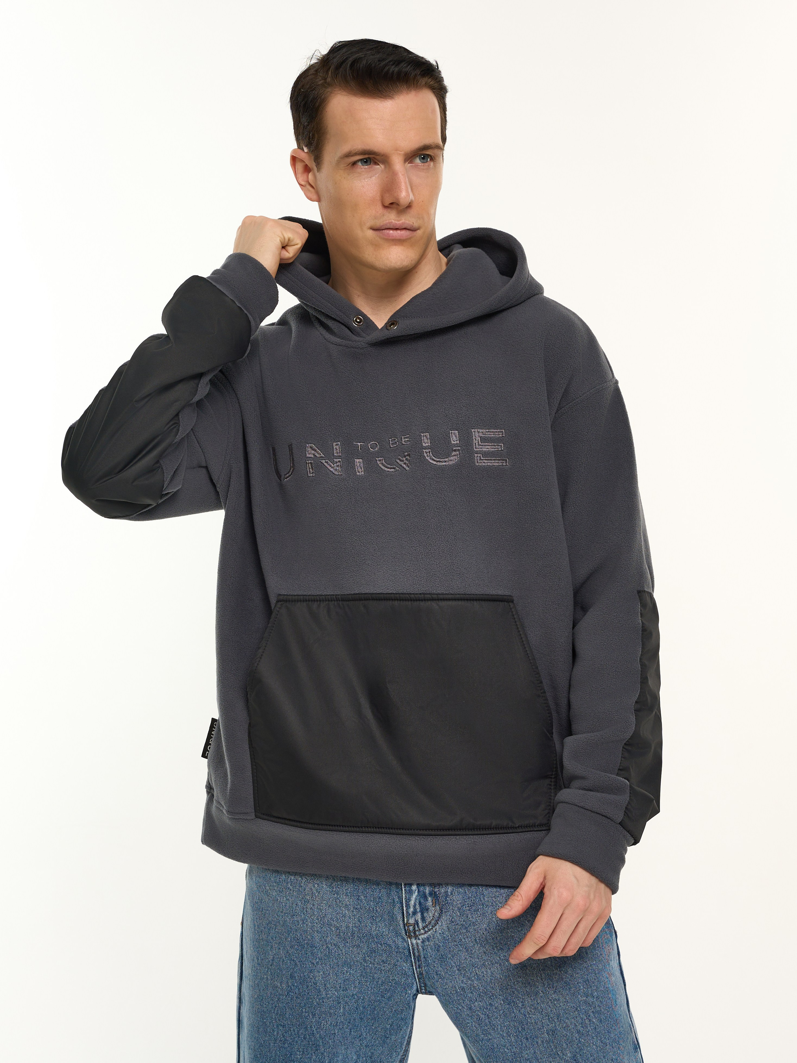 Фотомодель для маркетплейсов Виталий. Фотосъёмка для марктеплейсов Studio 11.11