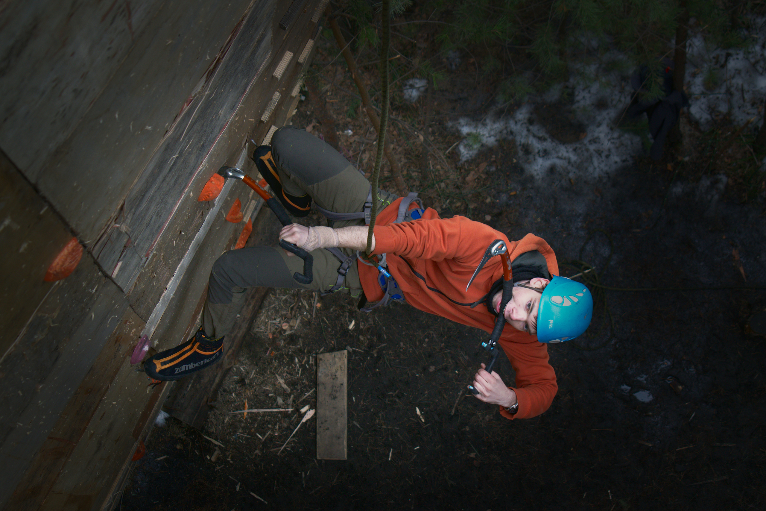 Ледолазание Новосибирск ФАНСО скалодром ледовые инструменты. Лёд спорт 