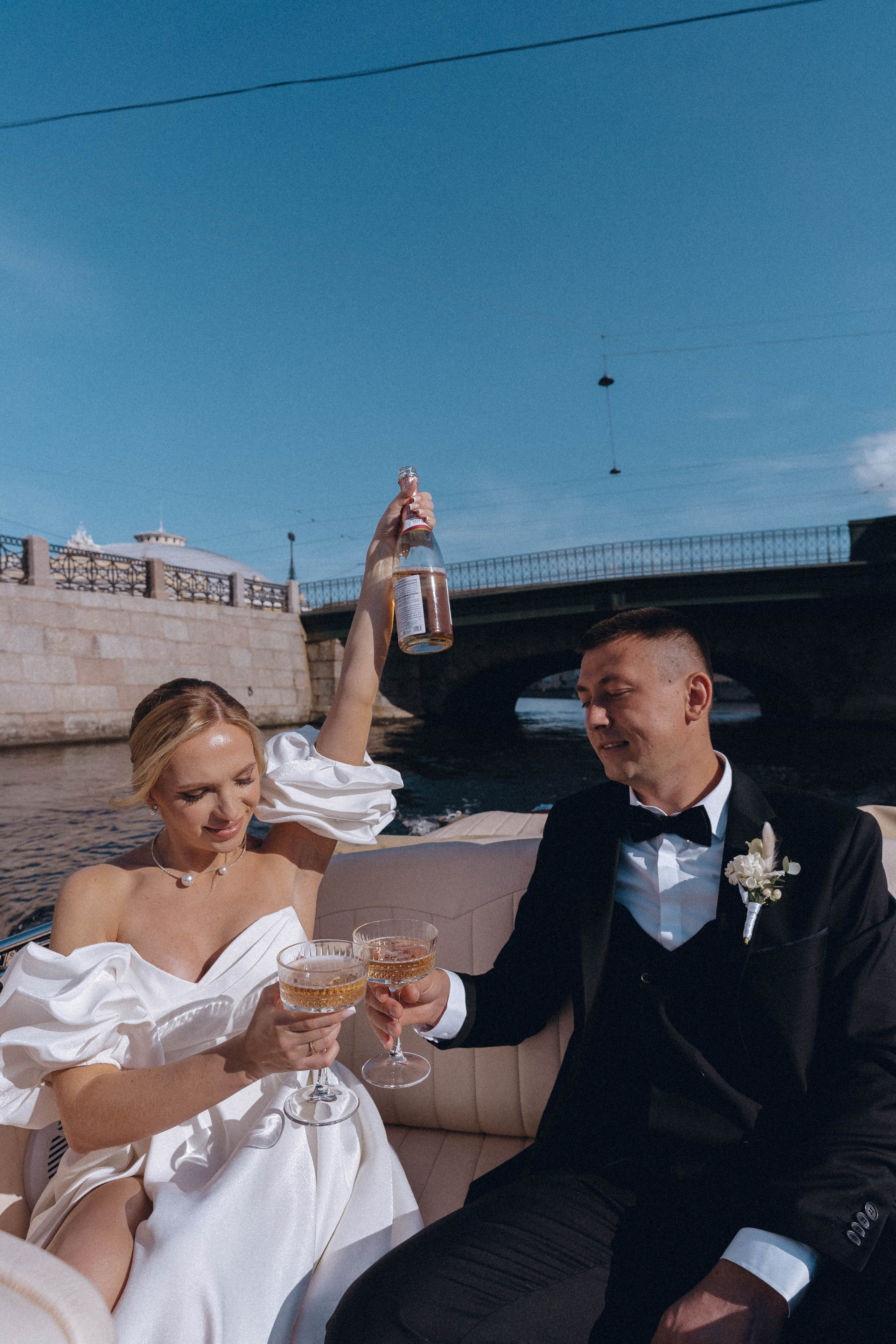 СВАДЕНБНАЯ СЬЕМКА НА КАТЕРЕ ПО КАНАЛАМ САНКТ-ПЕТЕРБУРГА И В АКВАТОРИИ НЕВЫ. Профессиональный фотограф, Санкт-Петербург — Виктория Богомолова