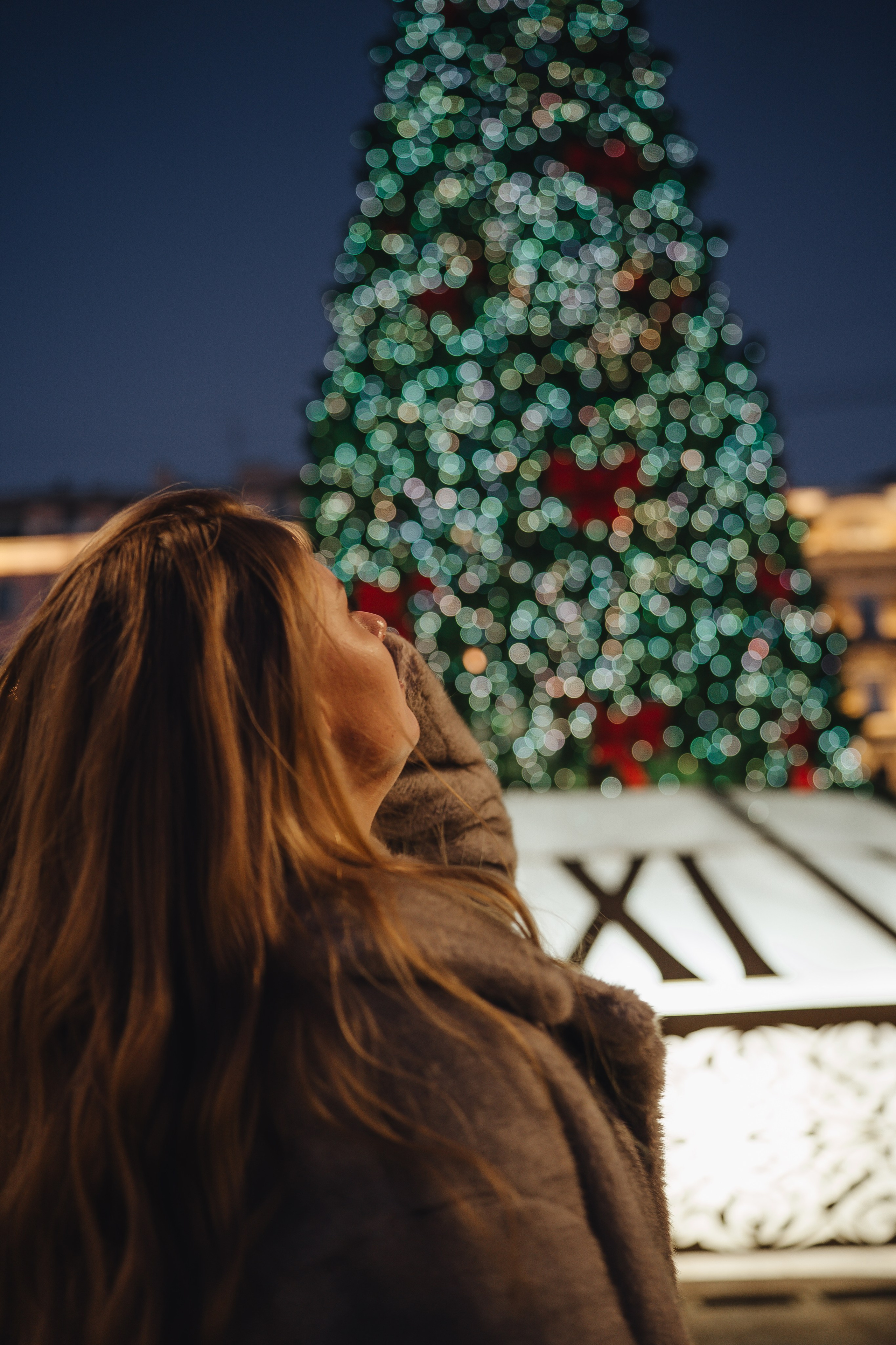 ПРОГУЛКА НА МАНЕЖНОЙ ПЛОЩАДИ ДЛЯ ДЕВУШКИ ПЕРЕД НОВЫМ ГОДОМ (НОВОГОДНЯЯ ФОТОСЕССИИЯ НА МАНЕЖНОЙ ПЛОЩАДИ). Профессиональный фотограф, Санкт-Петербург — Виктория Богомолова