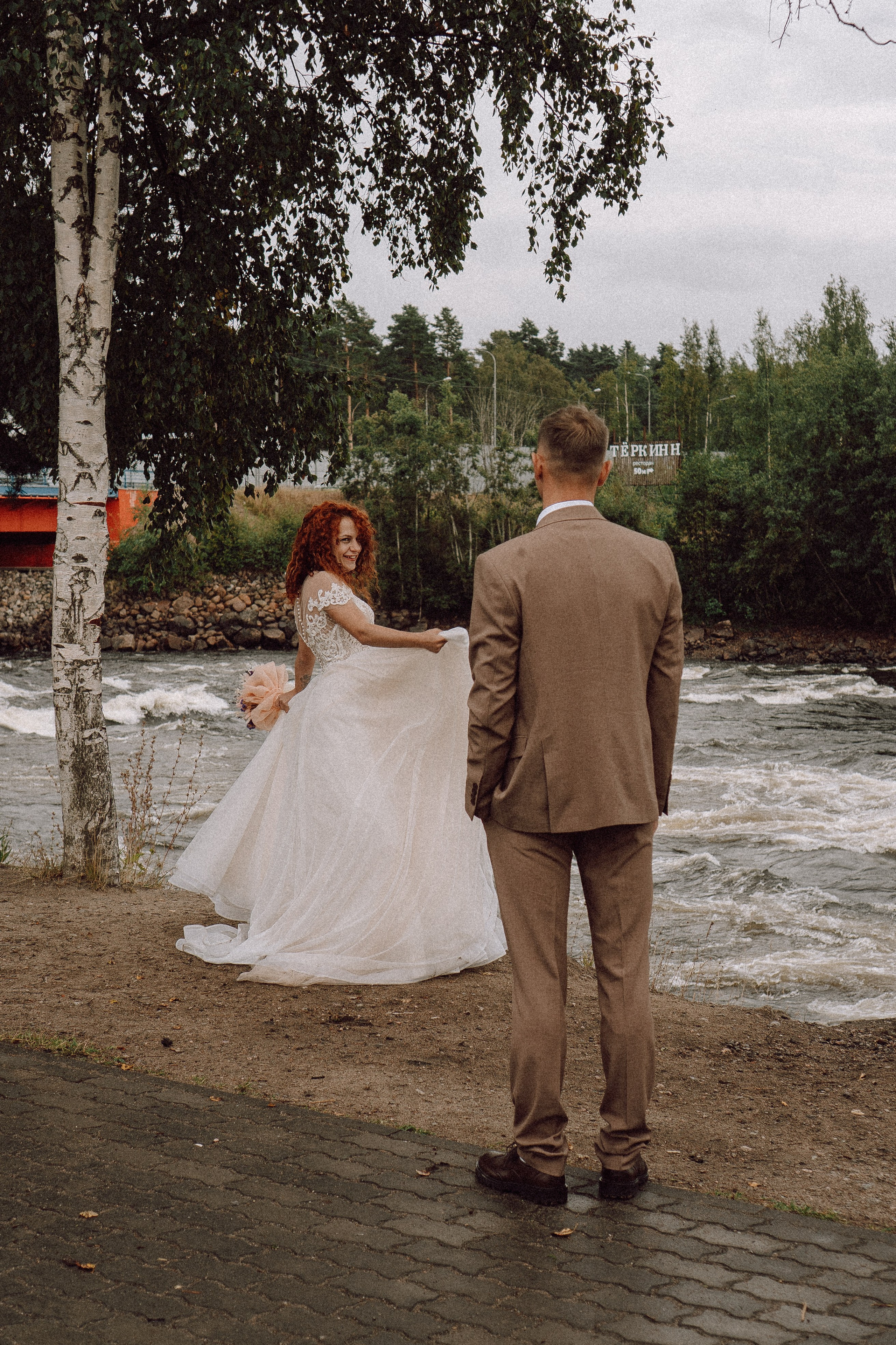 СВАДЕБНАЯ ФОТОСЕССИИЯ ПАРЫ В ГОРОДЕ ПРИОЗЕРСК В СОСНОВОМ ЛЕСУ И С ПИКАПОМ. Профессиональный фотограф, Санкт-Петербург — Виктория Богомолова