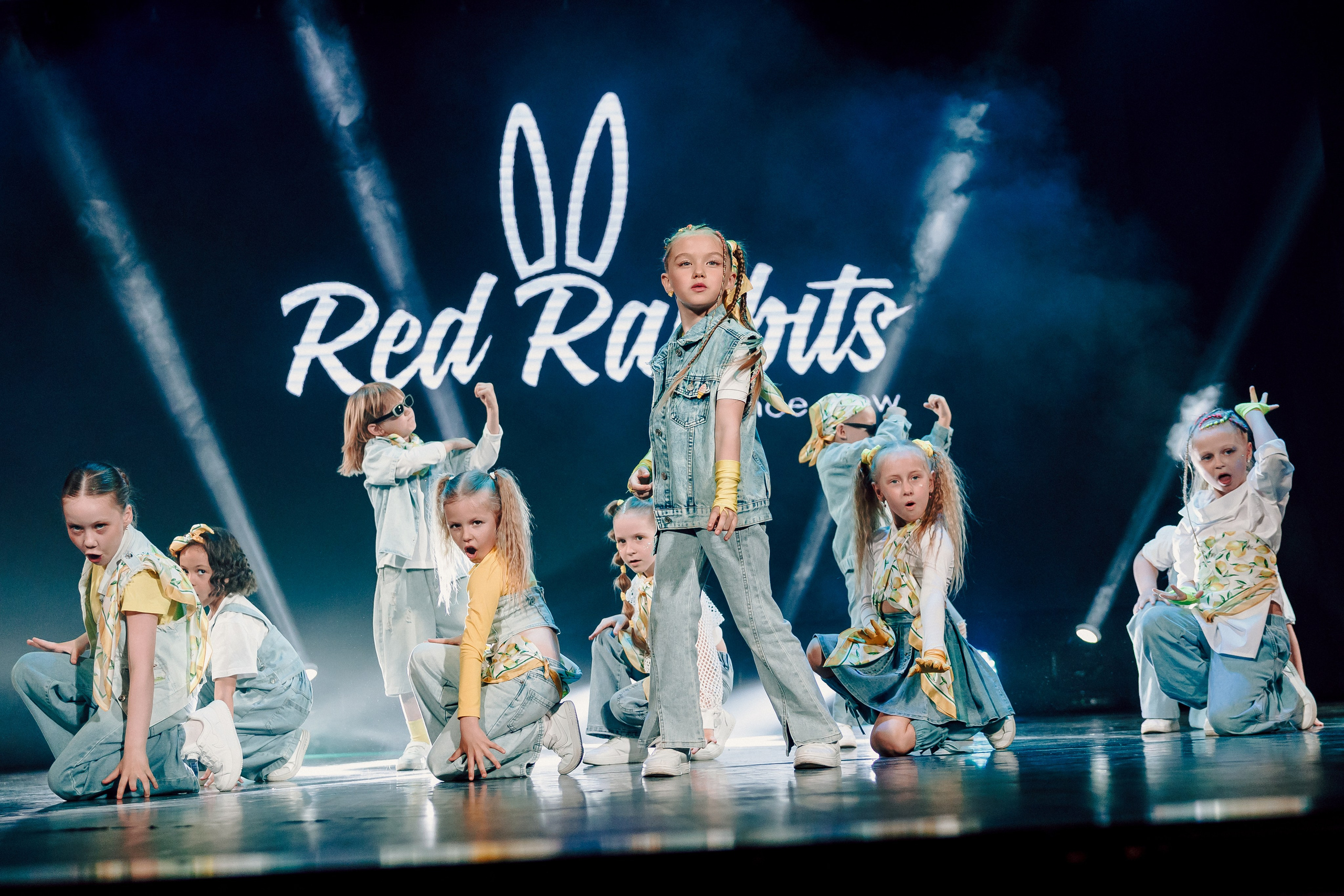 Отчётный концерт танцевальной школы «Red Rabbits» 2025. Лёшка Варзегов — фотограф