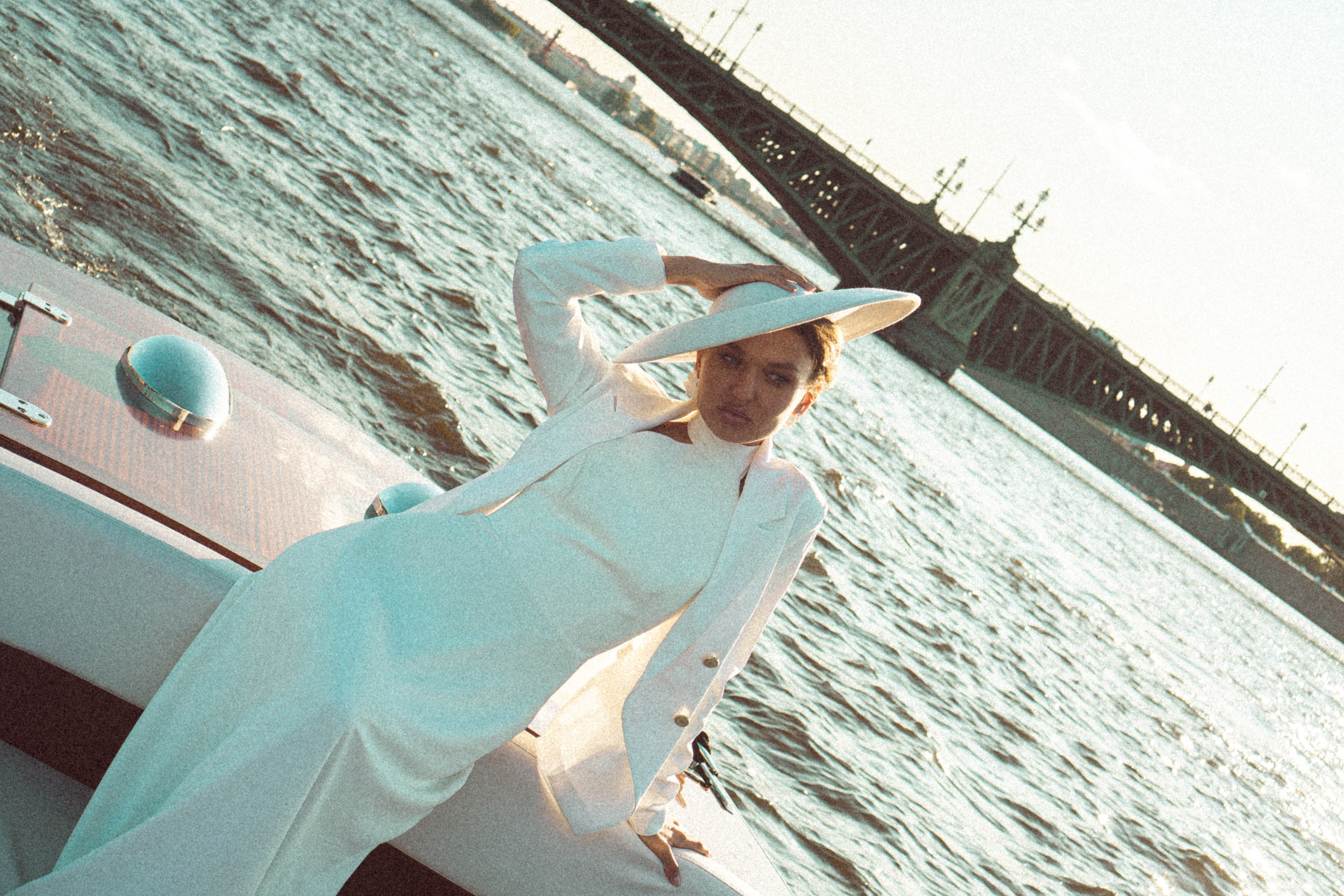 СВАДЕНБНАЯ СЬЕМКА НА КАТЕРЕ ПО КАНАЛАМ САНКТ-ПЕТЕРБУРГА И В АКВАТОРИИ НЕВЫ. Профессиональный фотограф, Санкт-Петербург — Виктория Богомолова