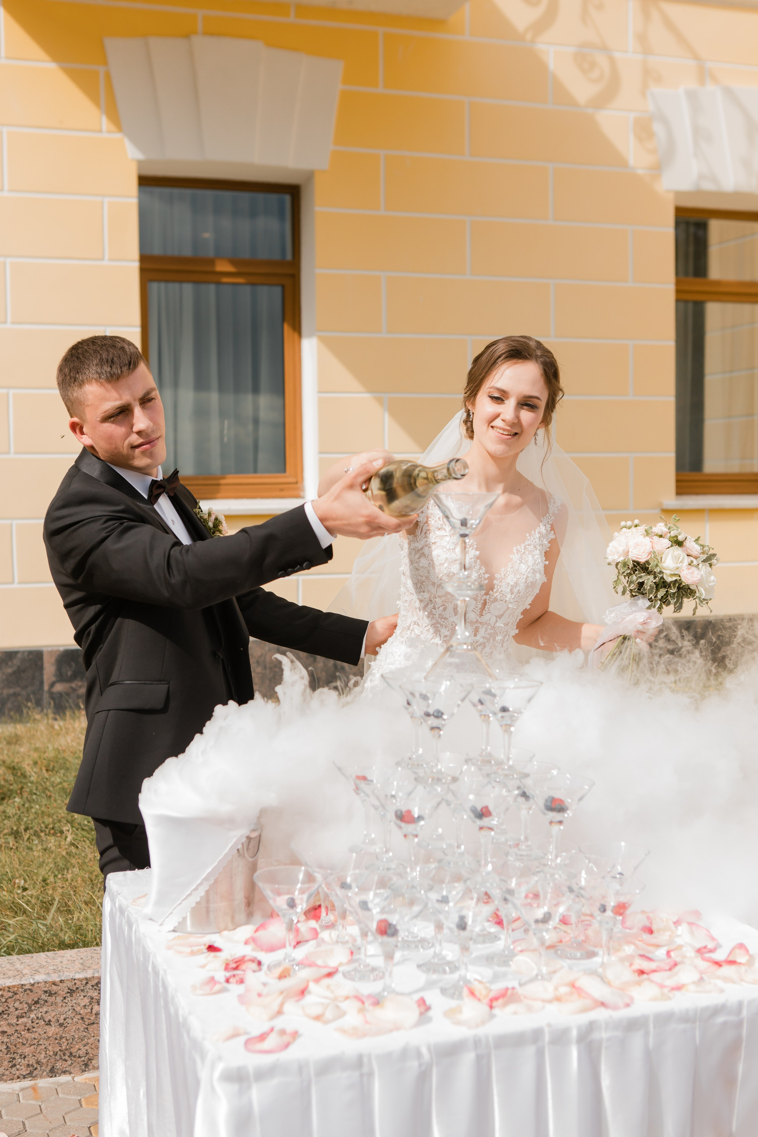 Свадебная фотосъемка Михаила и Ольги. День нашей свадьбы. Видеосъемка и фотосъемка свадеб. Фотограф и оператор на свадьбу. Видеосъемка подкастов, собственная видео-фотостудии. Предметная фотосъемка