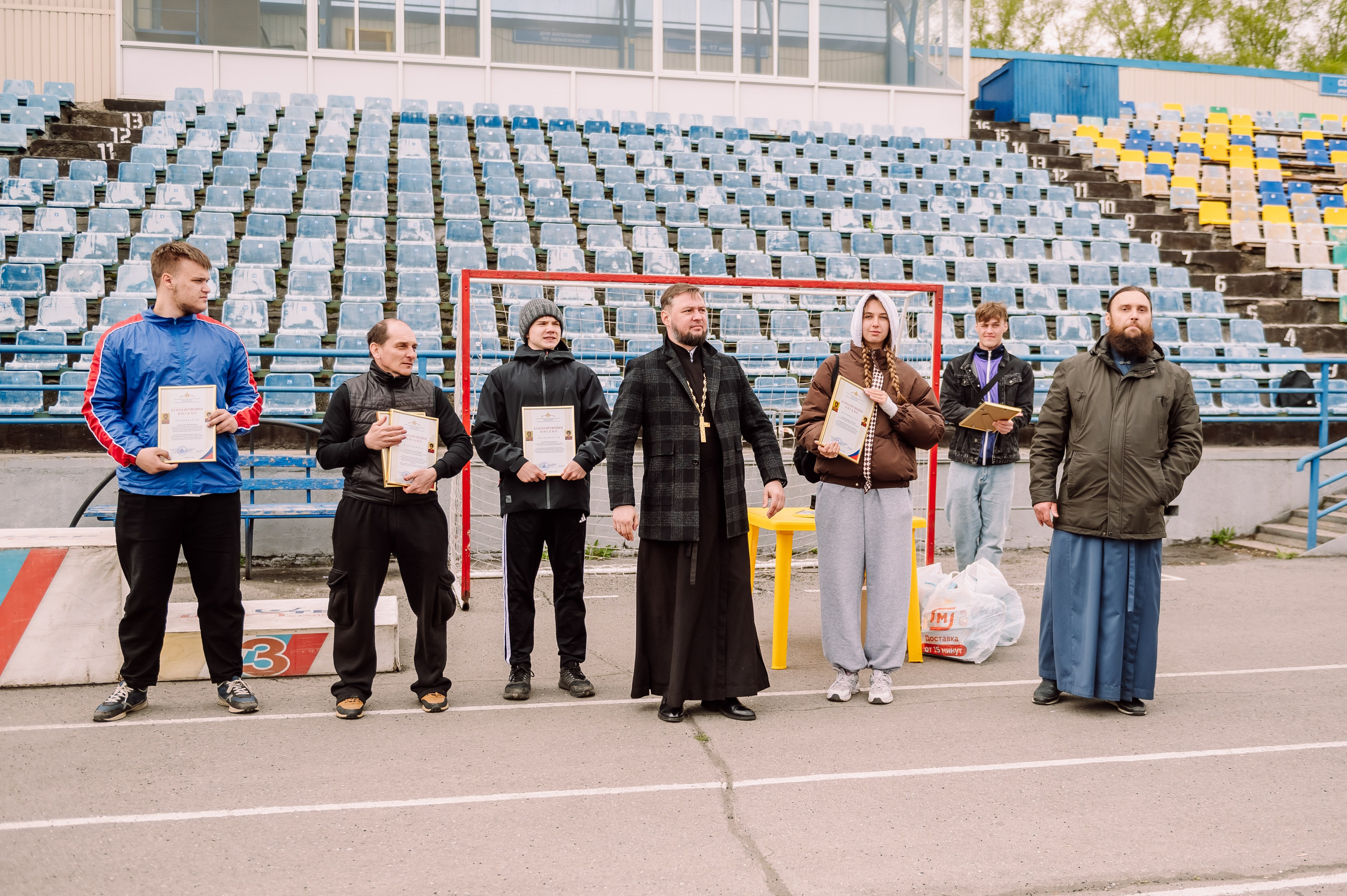 Пасхальный забег «Вера и Спорт» на стадионе Шахтёр. Детский фотограф, семейный фотограф и репортажи в Кемерово