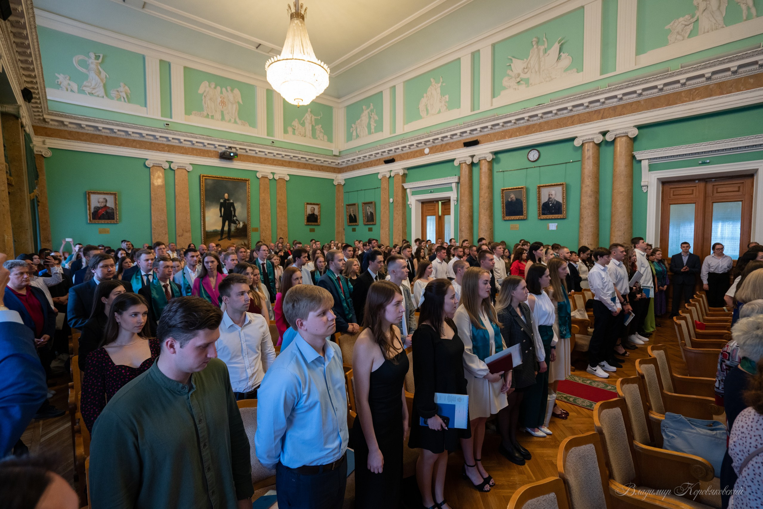 Вручение дипломов факультета УПЛ. Фотограф Владимир Коровяковский