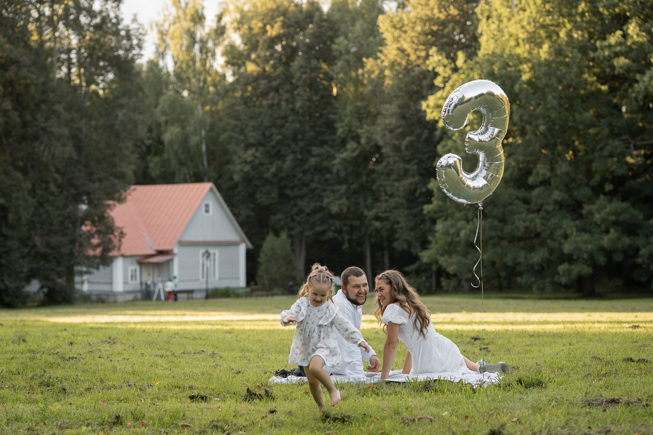 Вике три годика. Парк музей-заповедник Абрамцево. Семейный и детский фотограф в Сергиев Посаде, Хотьково Якимчук Любовь