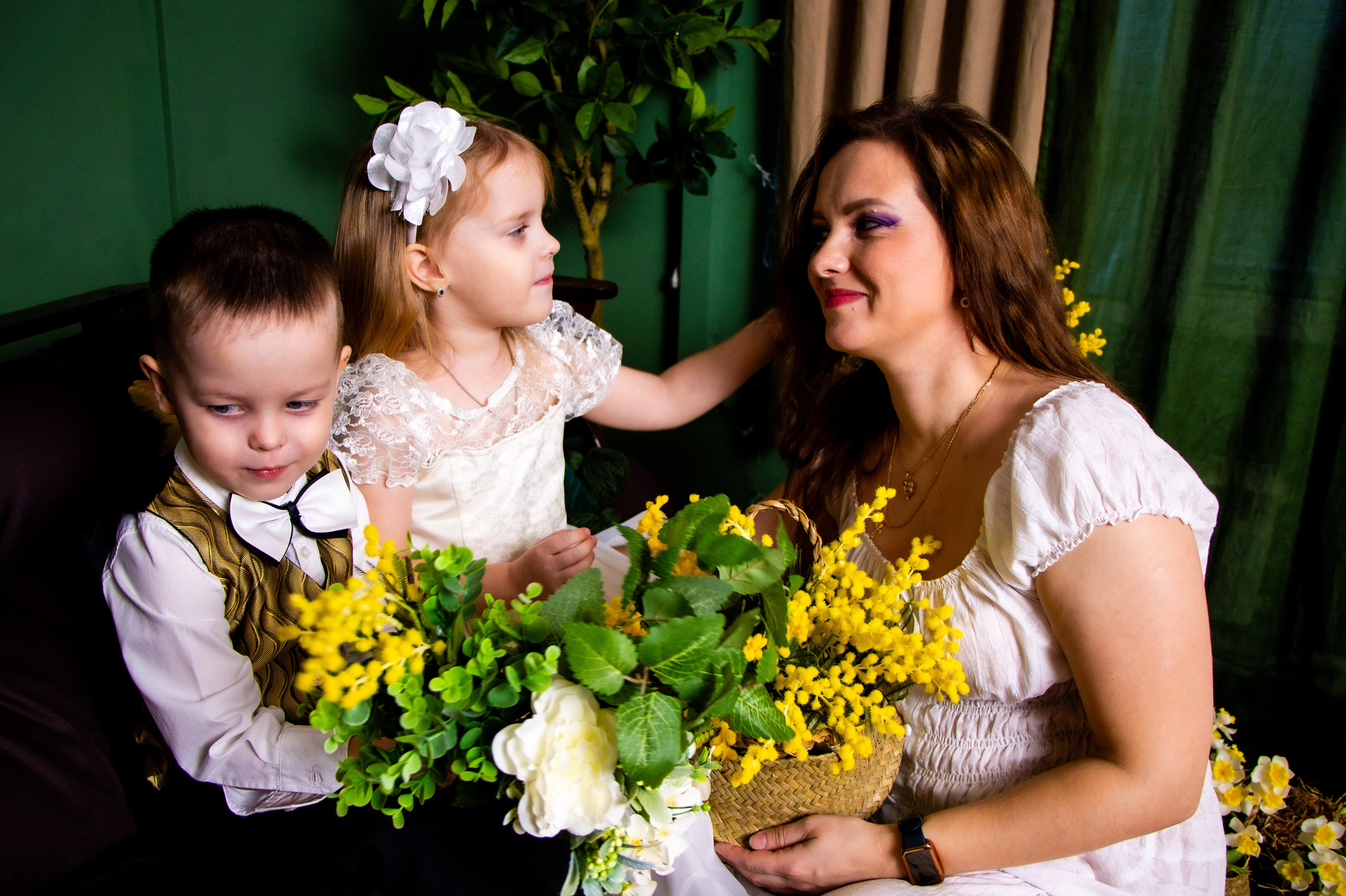 Семейная съемка с мимозой. Фотограф Татьяна Матрос