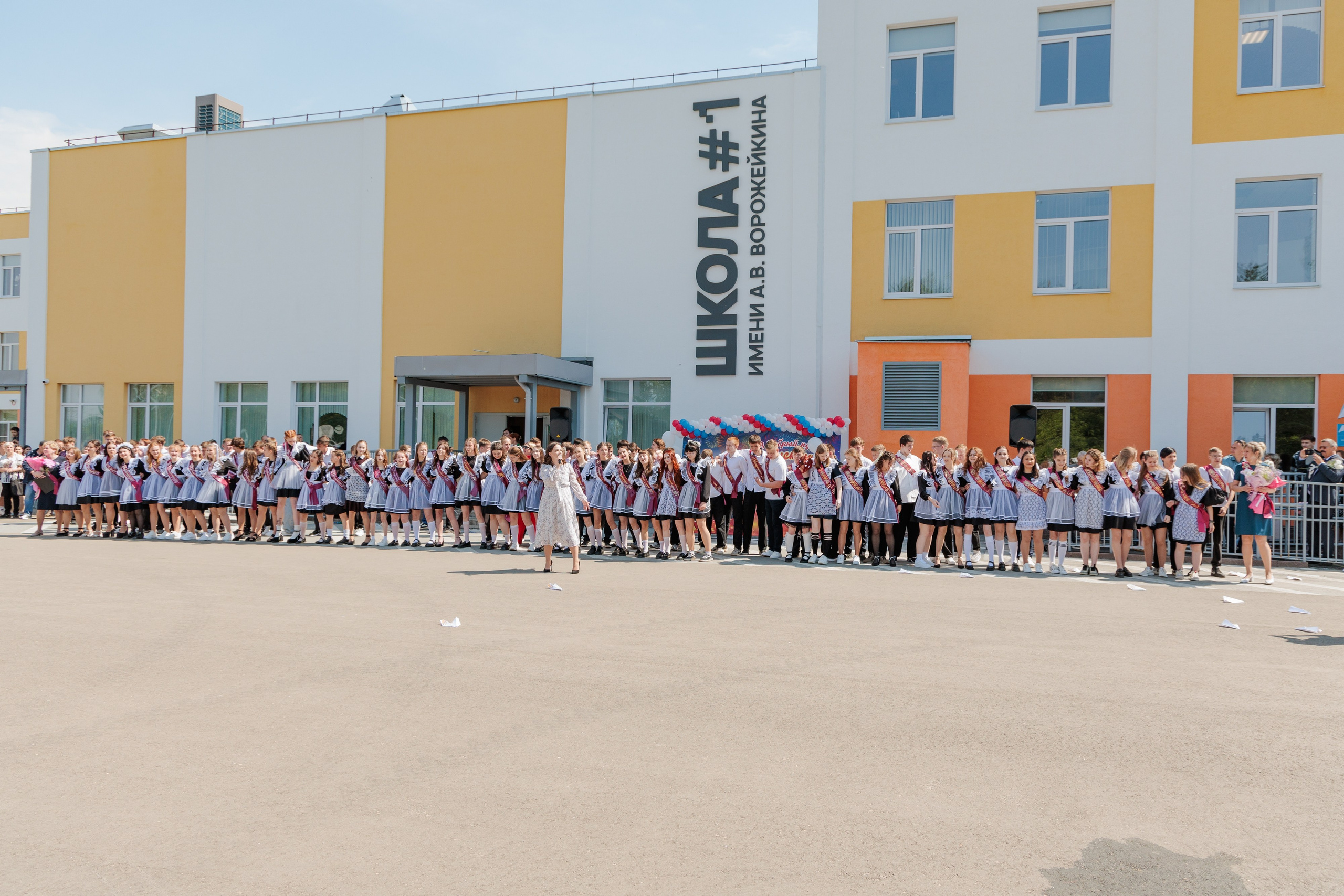 Последний звонок 2025 — фото 9 класса, школьный альбом, выпускной. Фотограф Нижний Новгород Мария Китаева