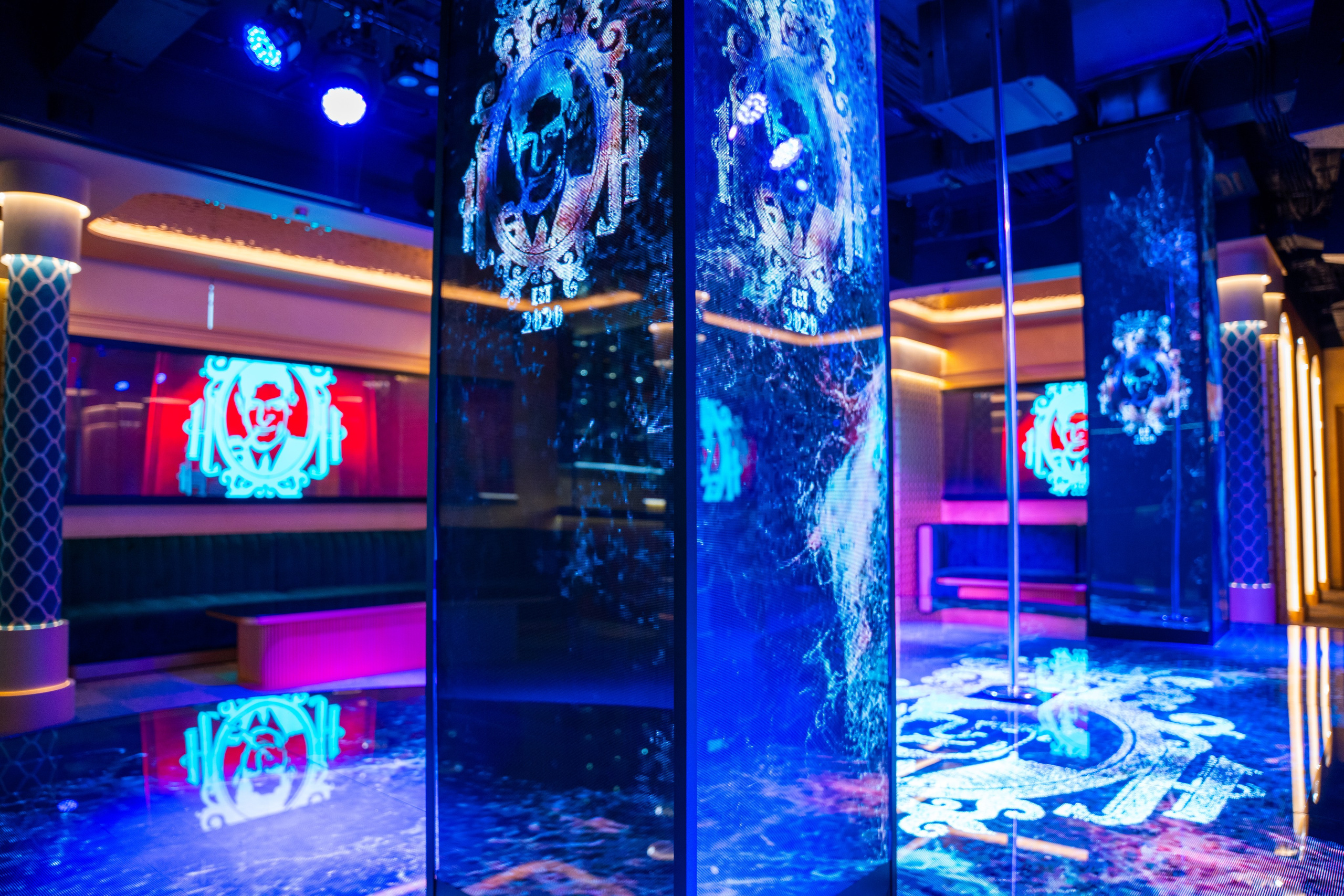 Фотосъемка интерьера стриптиз-клуба Hefner — элитный клуб Краснодара. Интерьерная фотосъемка клуба Hefner в Краснодаре — профессионально. Шедевры для Вас! Фотограф и Видеограф в Краснодаре Пахиев Руслан