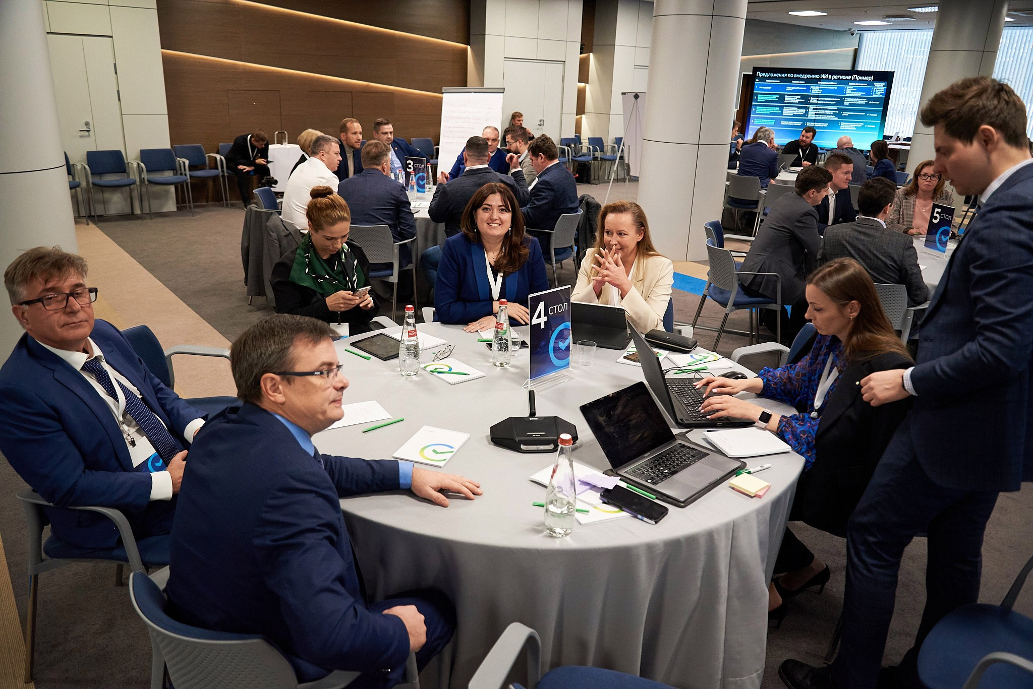 Дизайн-сессия ИИ трансформации Санкт-Петербурга. Иван Ступа, репортажный фотограф в Санкт-Петербурге и Ленинградской области