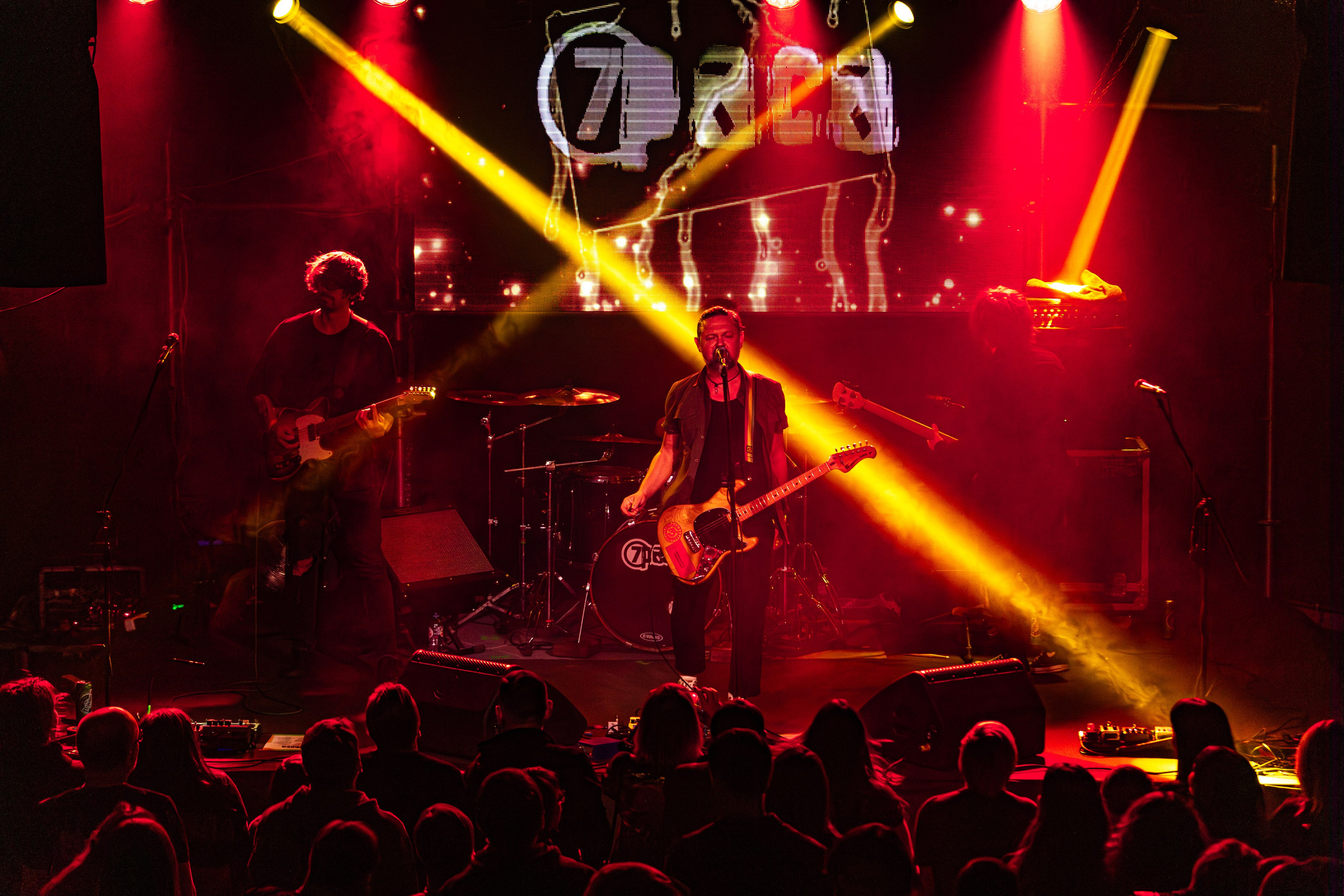 Концерт группы 7Раса в клубе Нирвана, Екатеринбург. Репортажный фотограф Екатеринбург | Яркий, качественный репортаж | Концерты, клубы, репортаж, праздники, корпоративы
