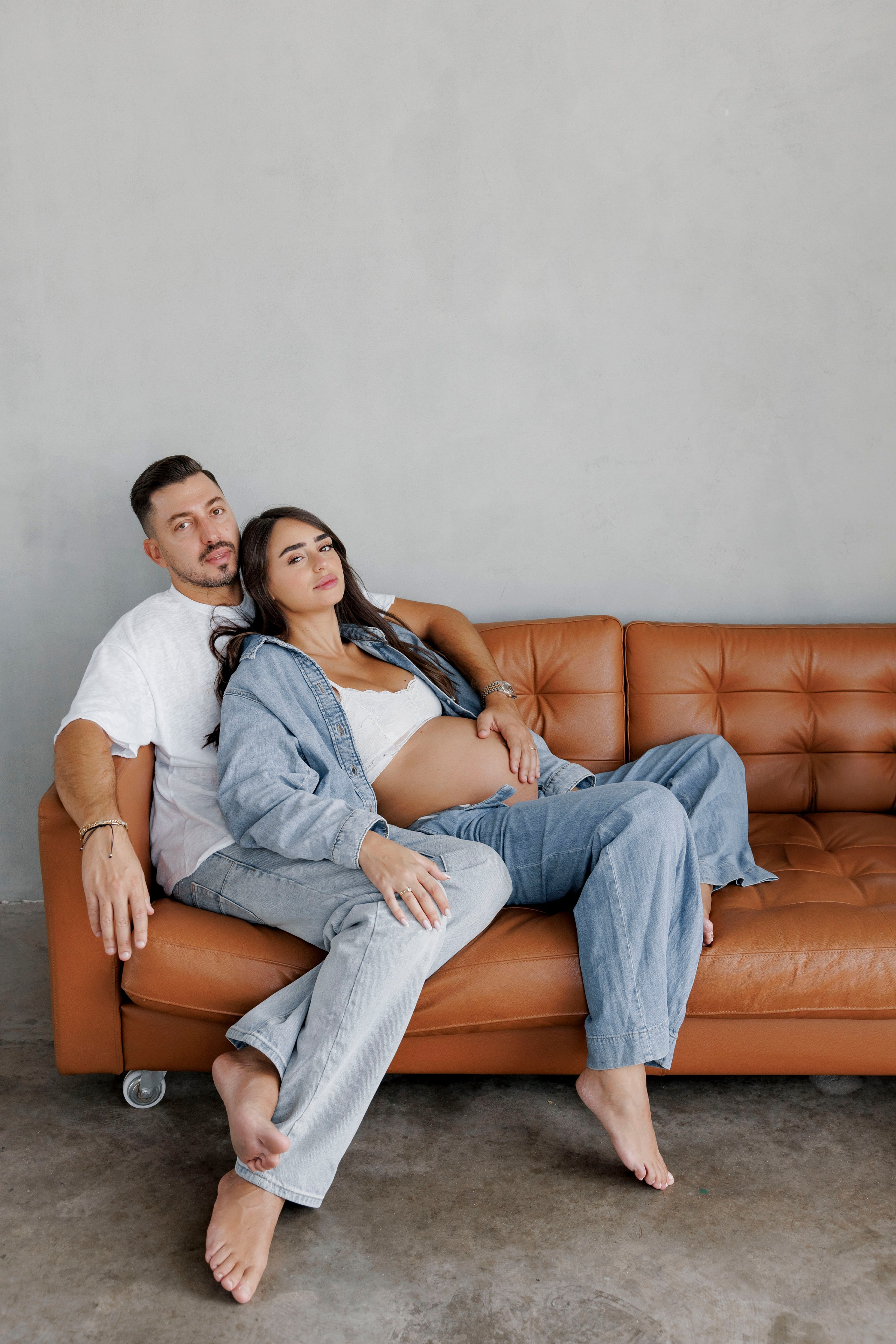 Pregnancy photoshoot inside the studio in Tel Aviv. Главная