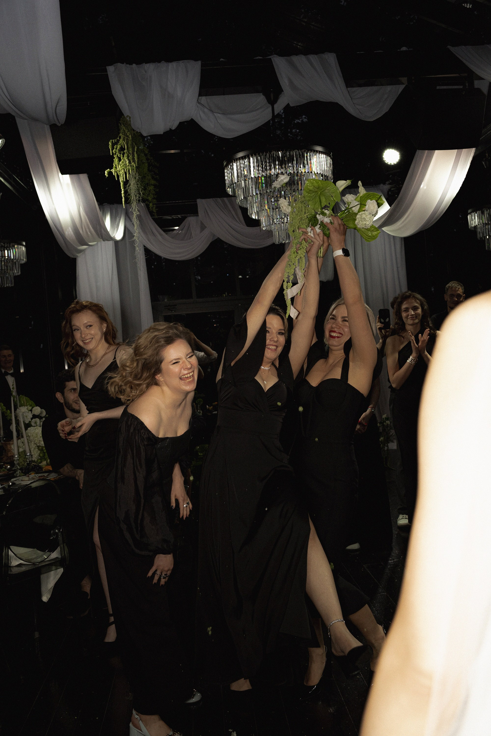 Love is all Around. Сентиментальная свадебная фотография