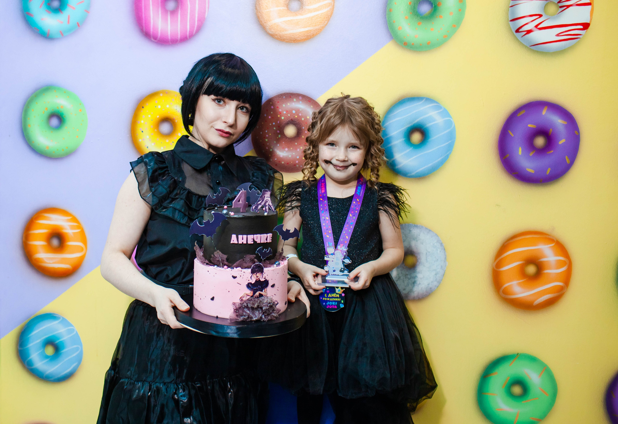 День Рождения Анечки в стиле Уэнсдей. Детский и семейный фотограф в Санкт-Петербурге Елизавета Сорокина