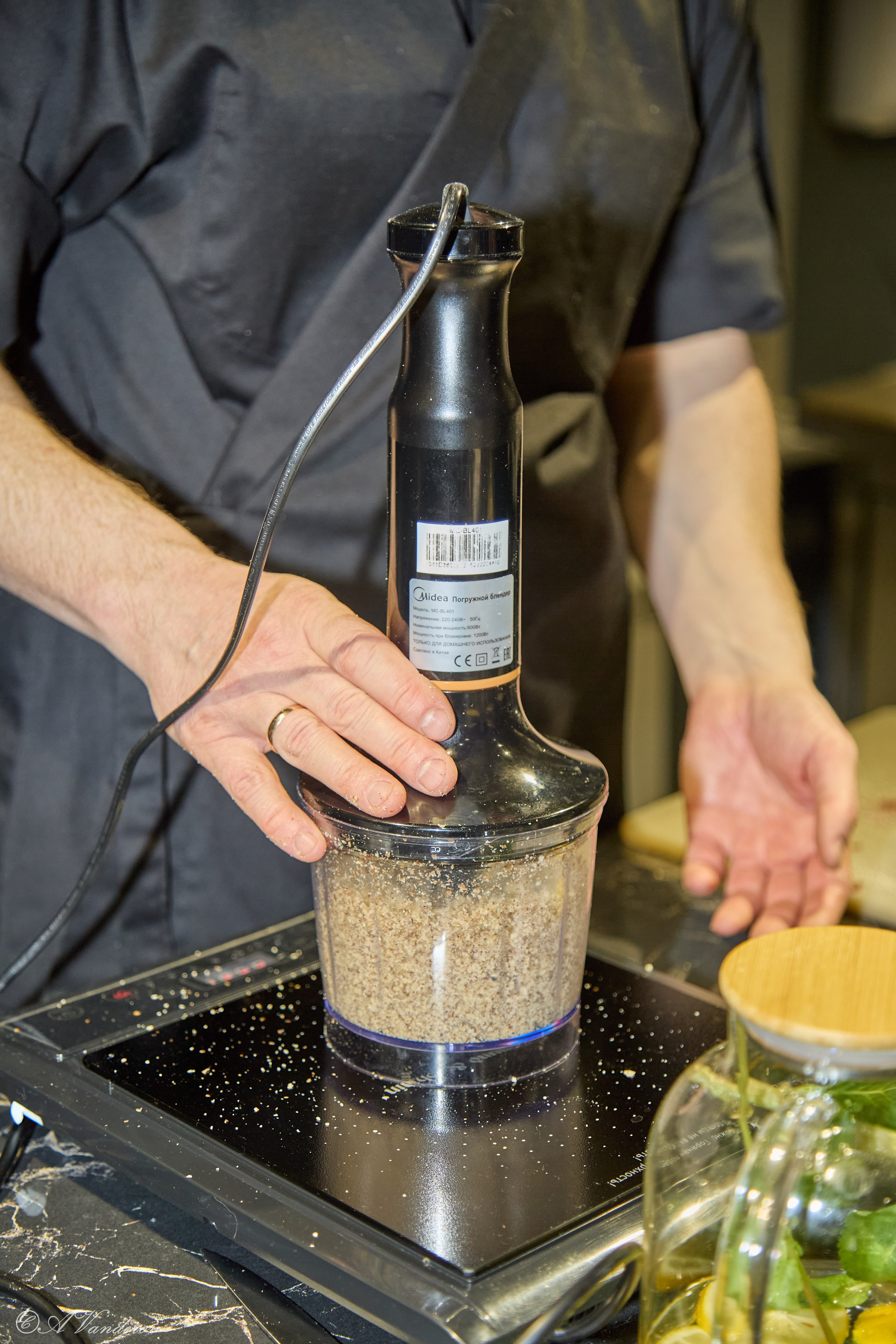 Мужские разговоры на кухне. Фотограф Омск | Александр Вандеров