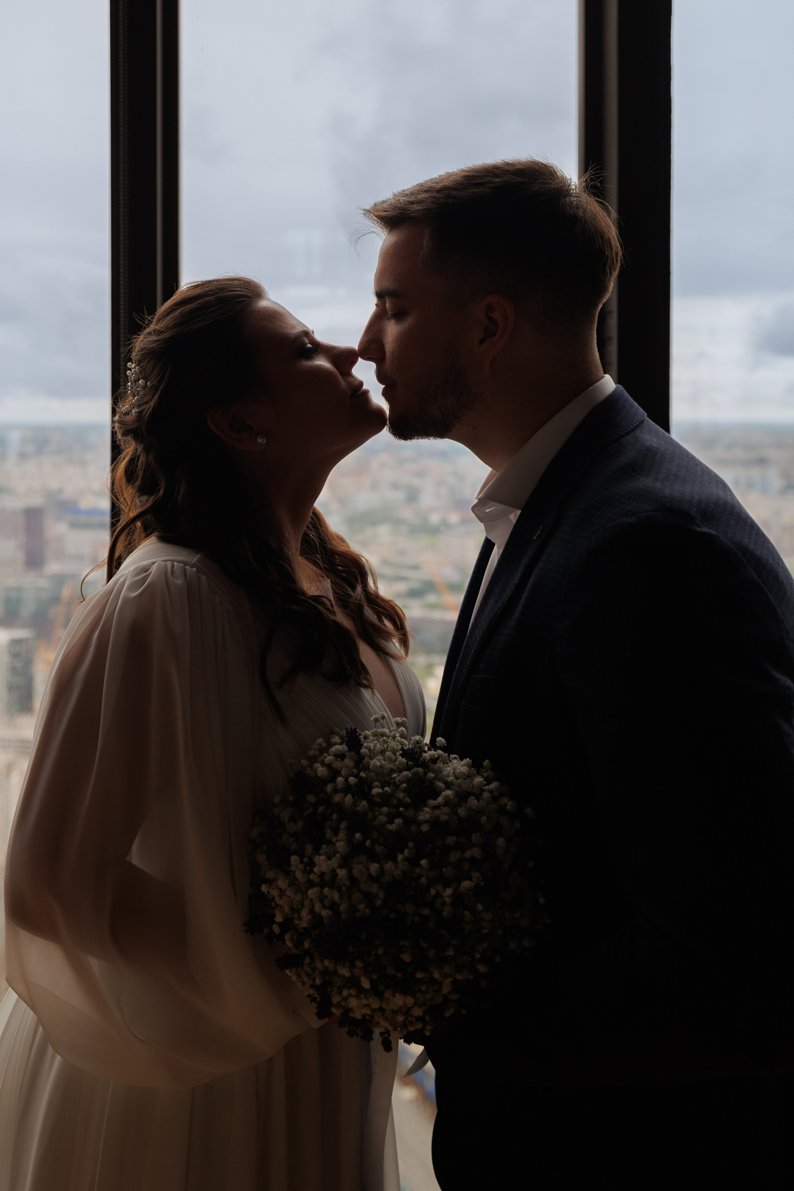 Фотограф на регистрацию в ЗАГС Москва Сити Birds Башня ОКО. Примеры фото, отзывы молодоженов и заявка на регистрацию через официальный сайт.