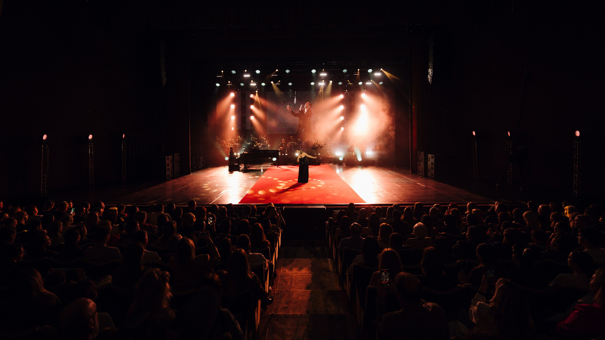 Концерт «ТИТРЫ»: Рита Ричи и оркестр Ильи Филиппова 15.02.25. Свадебный фотограф в Краснодаре и Сочи Винидиктова Екатерина