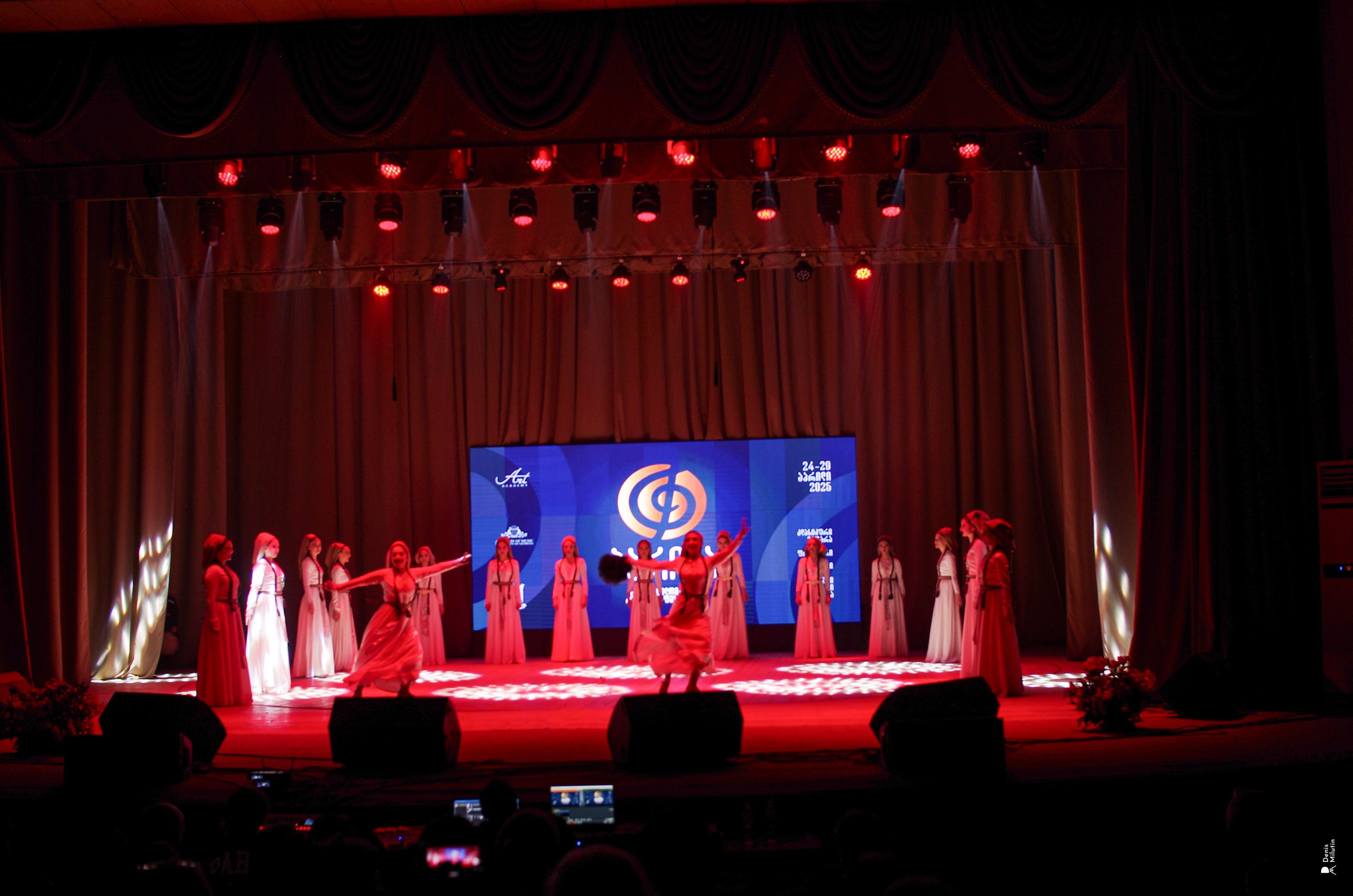 Танцы в Хоби. Портретный фотограф Денис Милютин