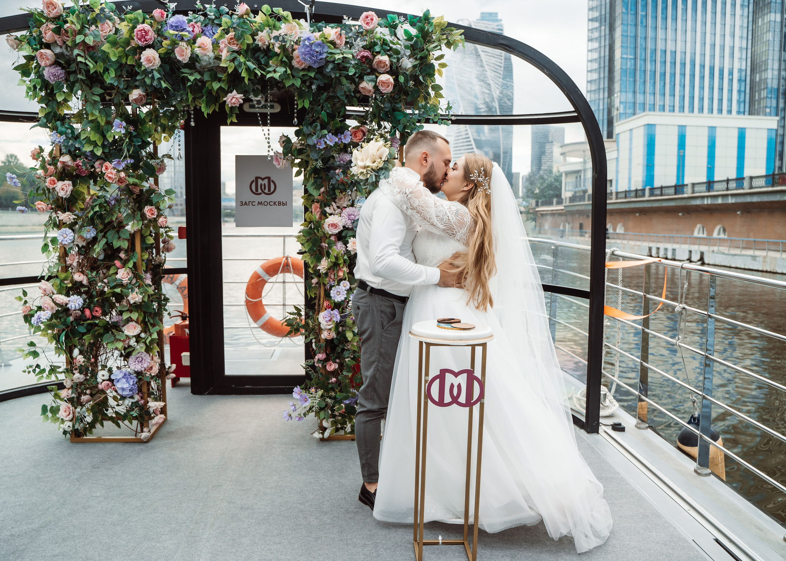 Елена и Александр. Регистрация и прогулка. Фотограф и видеограф в Москве и Московской области Мария Вишня