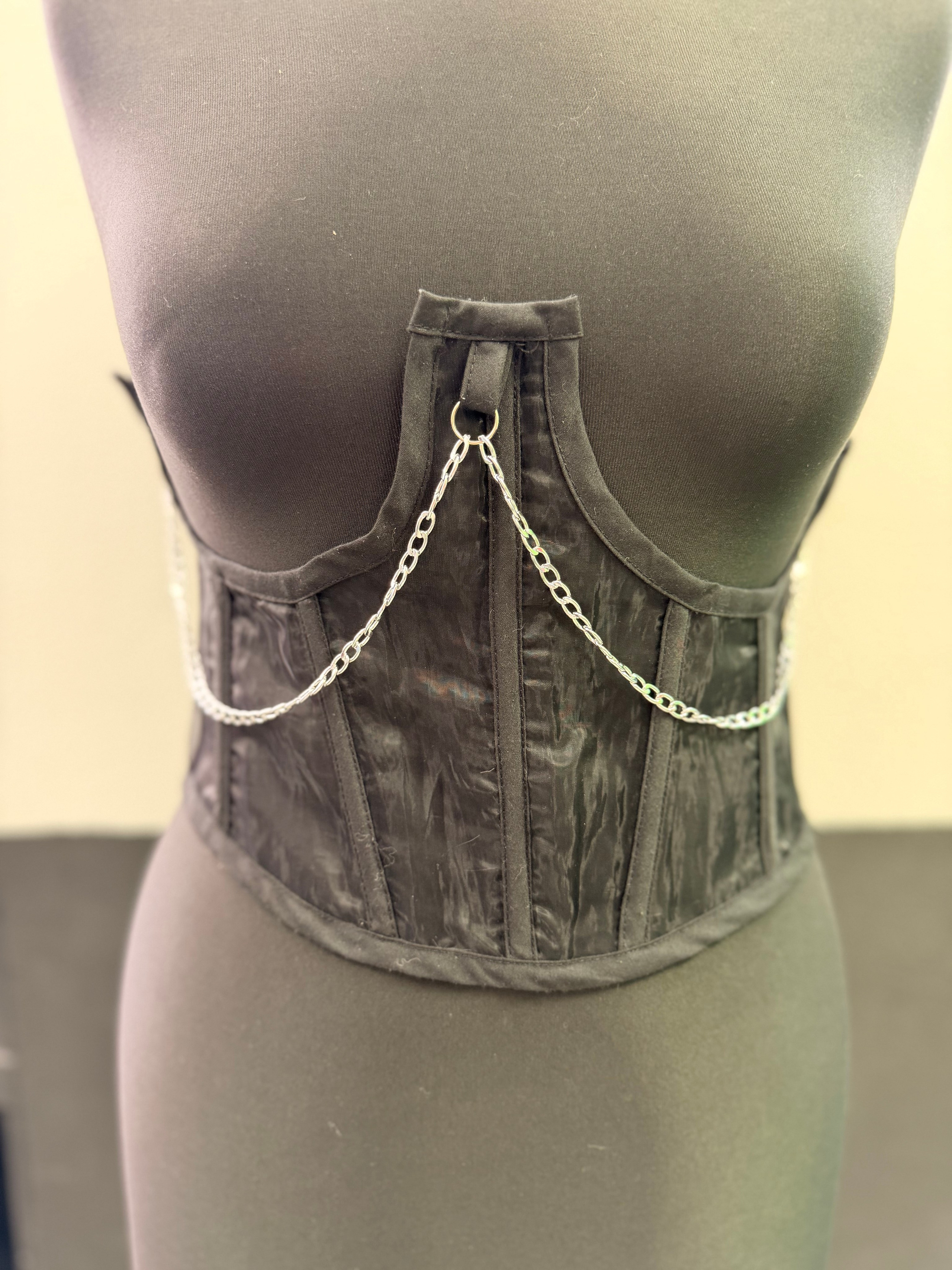 Корсеты в аренду. Аренда костюмов, платьев и реквизита для фотосессий на Камчатке