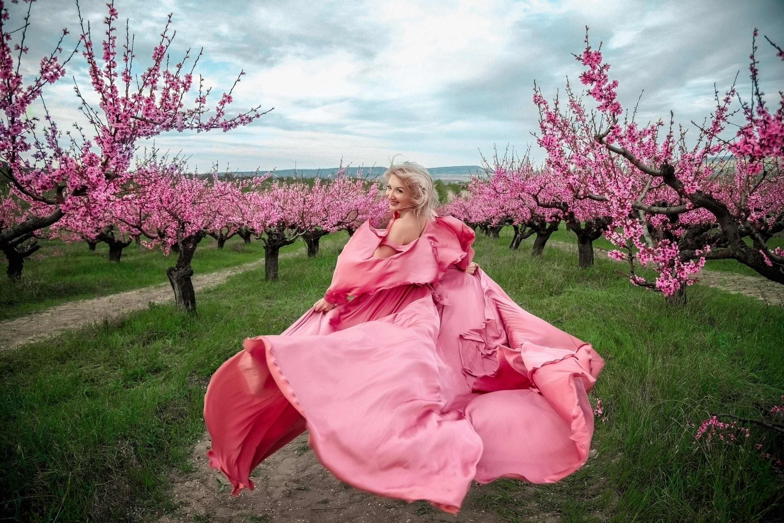 персики ,фотосессия в персиках ,фотосессия в персиквых садах ,персиковые сады крым , фотограф крым, фотограф симферополь,фотограф алена межевова ,алена межевова ,фототур по крыму ,цветущие сады ,крым ,природа крыма ,фотосессия в крыму ,свадебный фотограф крым , семейный фотограф крым 