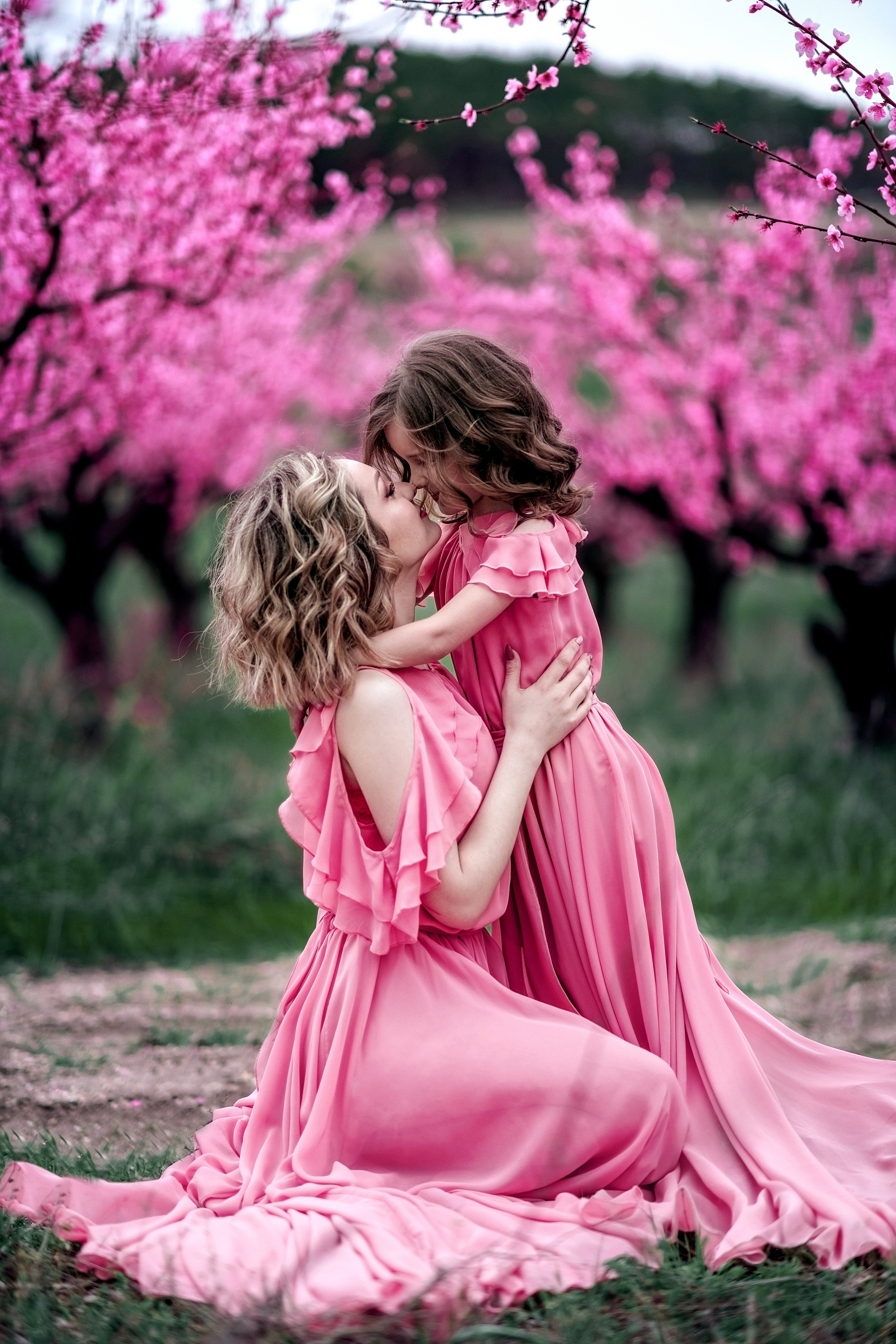 Фотосессия среди персиковых садов. Свадебный и семейный фотограф и видеограф, Крым, Москва, Санкт -Петербург