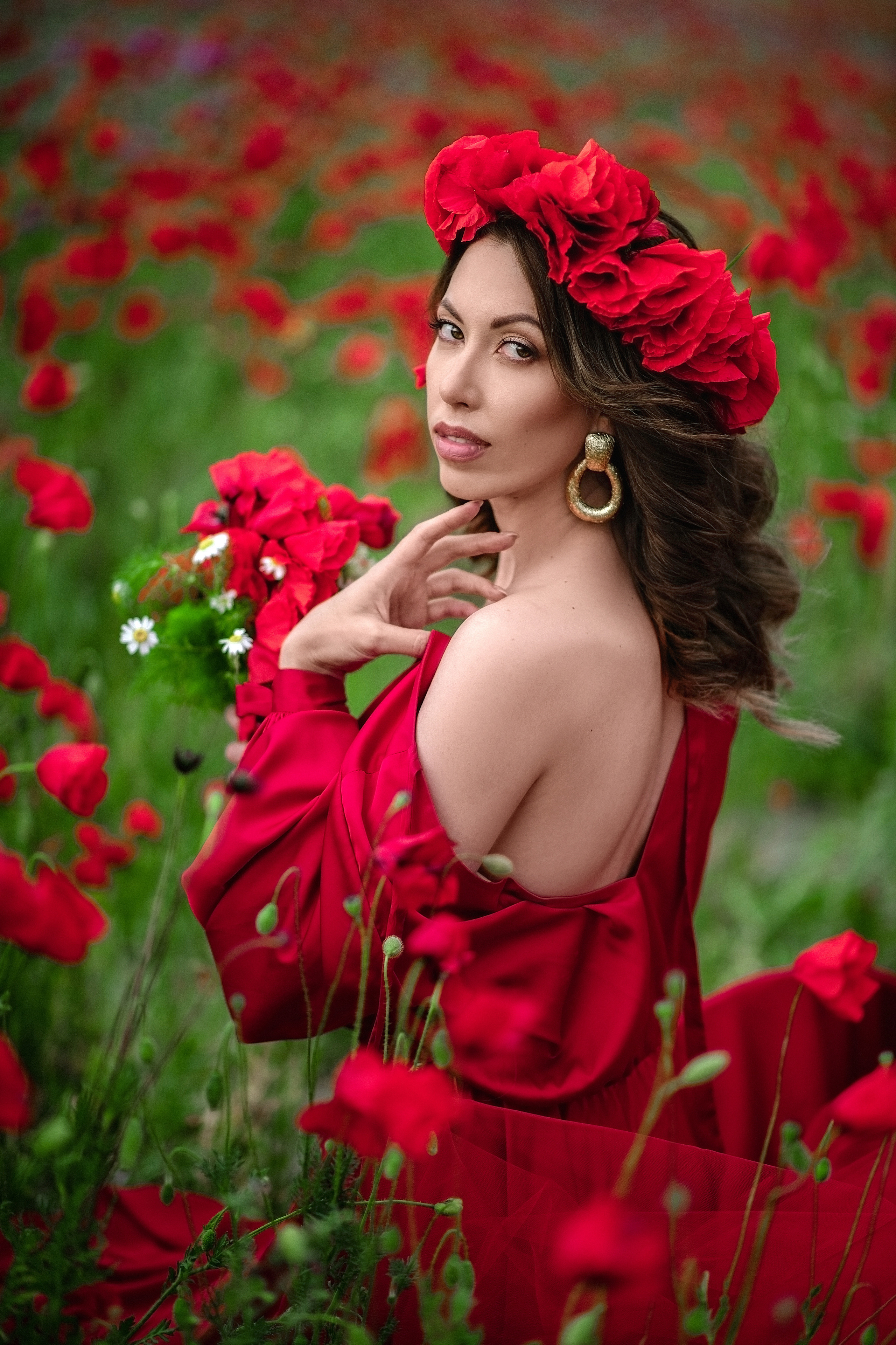 фотосессия в маках ,девушка на простынях в маковом поле, маки Крым ,фотосессия Крым ,фотограф Крым ,фотосессия на маковом поле 
