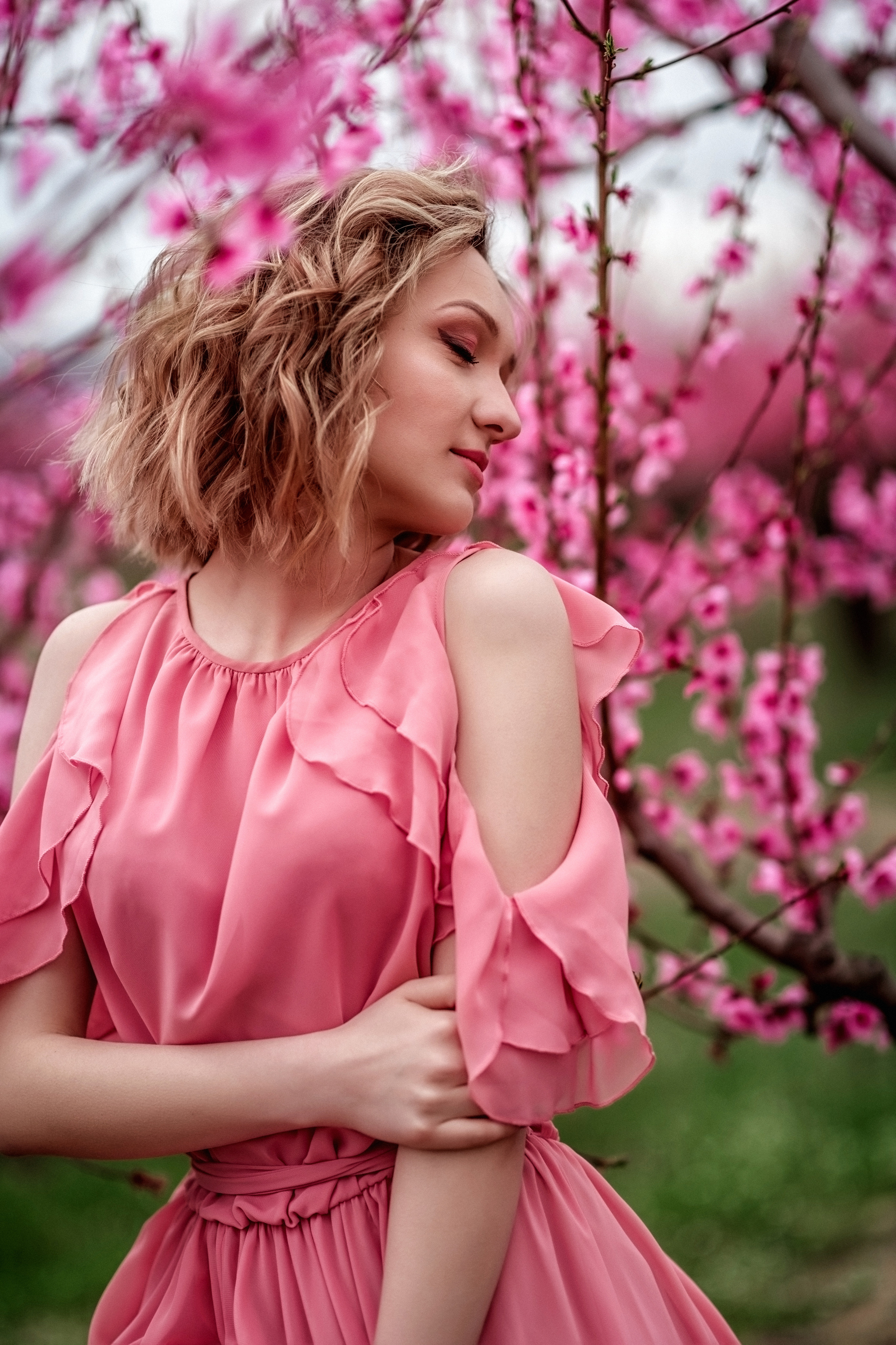 Фотосессия среди персиковых садов. Свадебный и семейный фотограф и видеограф, Крым, Москва, Санкт -Петербург