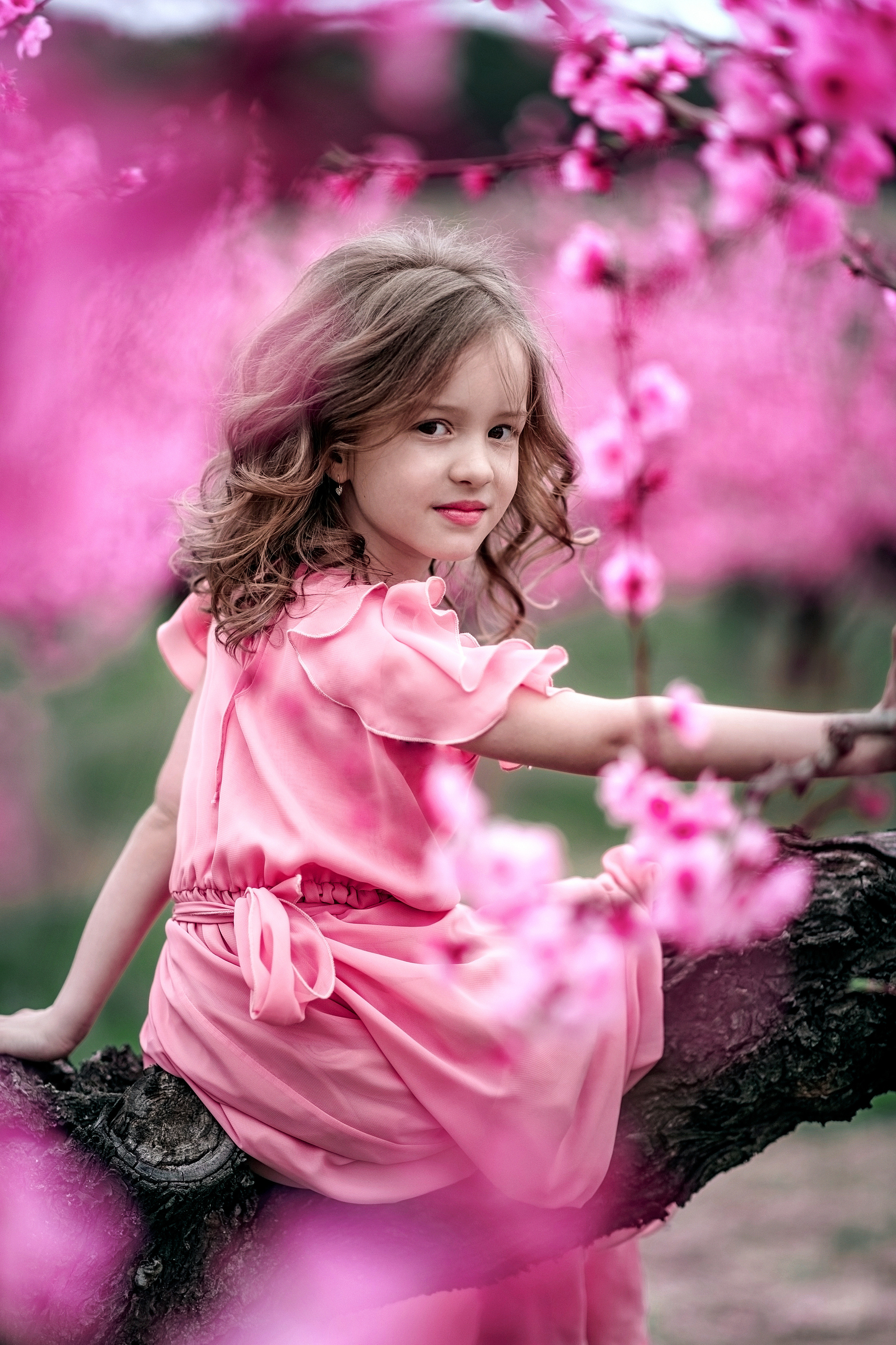 Фотосессия среди персиковых садов. Свадебный и семейный фотограф и видеограф, Крым, Москва, Санкт -Петербург