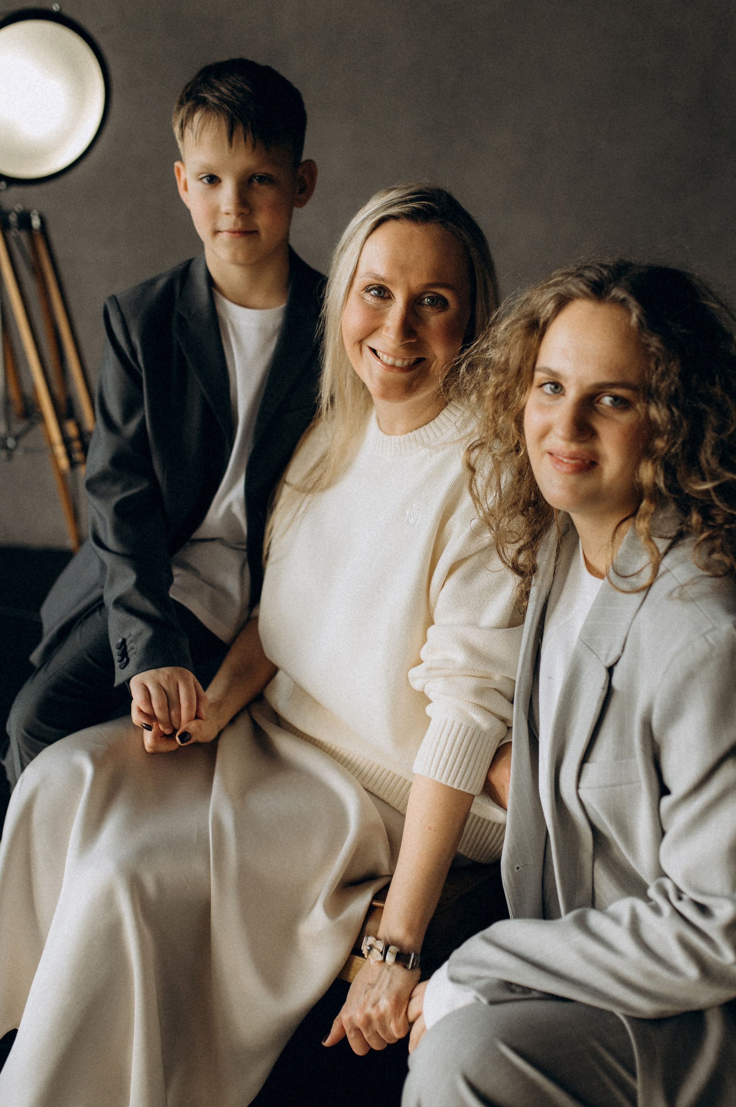 Фотосессия большой семьи в студии. Семейный фотограф в Новосибирске Женя Индрикова