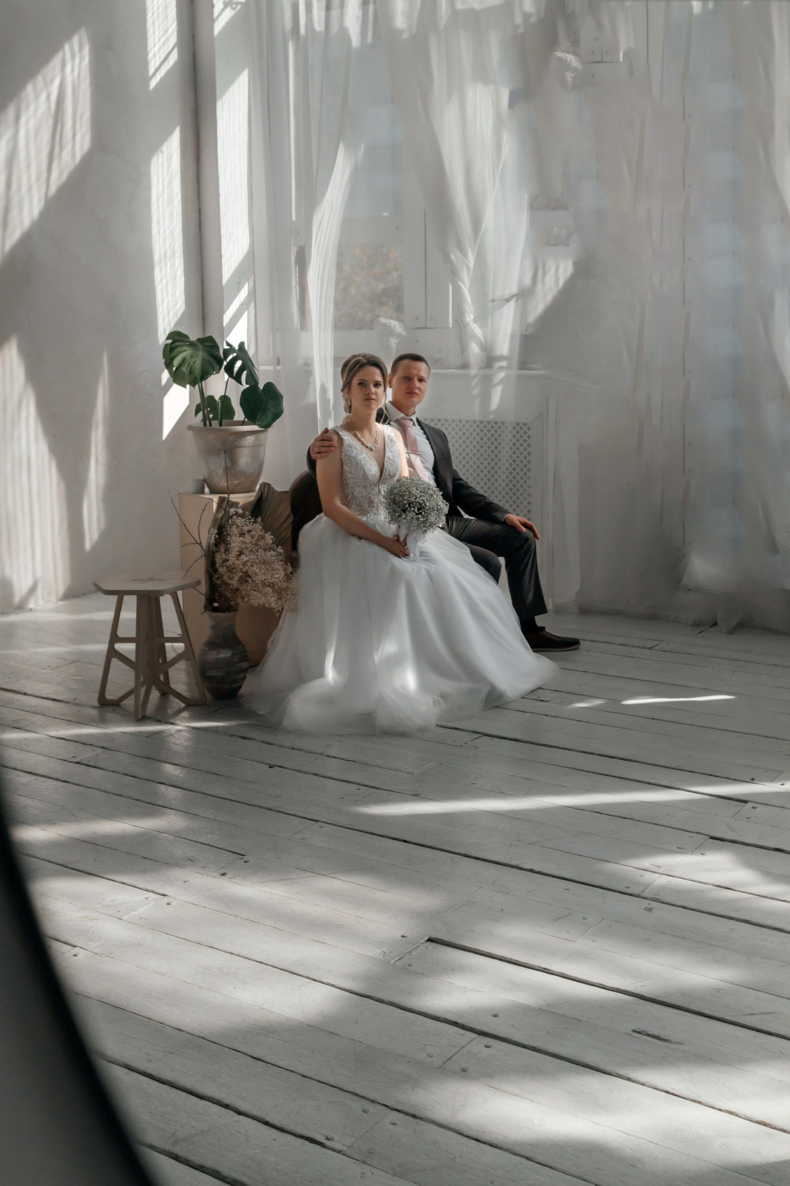 Свадебная прогулка двоих на Стрелке и в автозаводском Парке. И в фотостудии СОЛЬ в Автозаводском районе. Свадебный фотограф и фотограф Love-Store в Нижнем Новгороде Анастасия