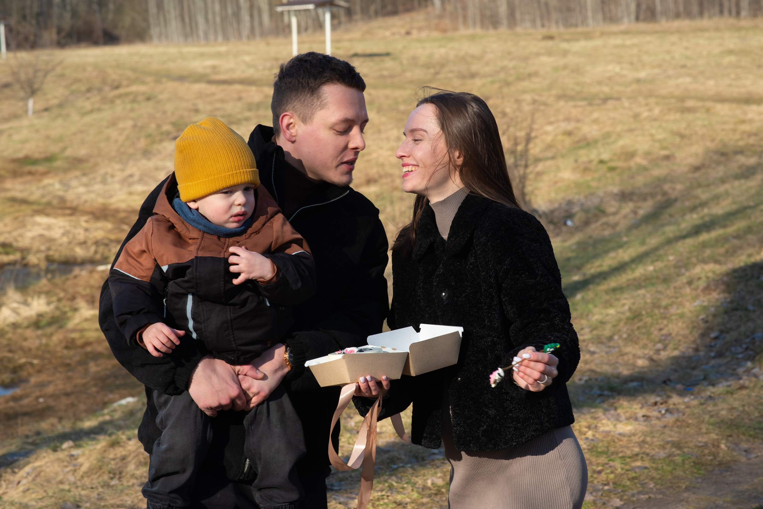 Екатерина, Артем и Родион. Семейный фотограф на выписку из роддома и крещение Минск Настя Гришук