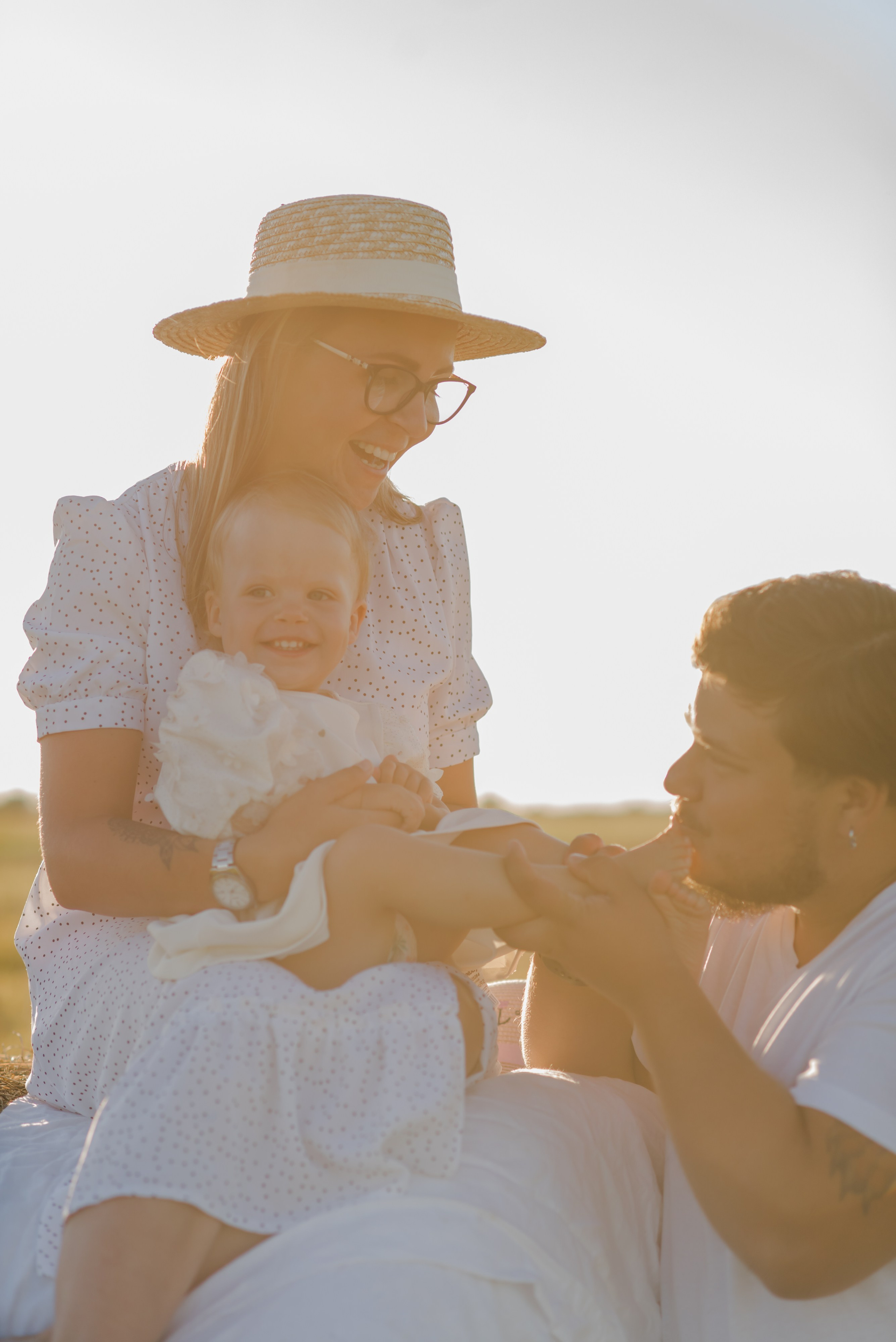 Семья в поле. Свадебный и семейный фотограф Евгения Кононова