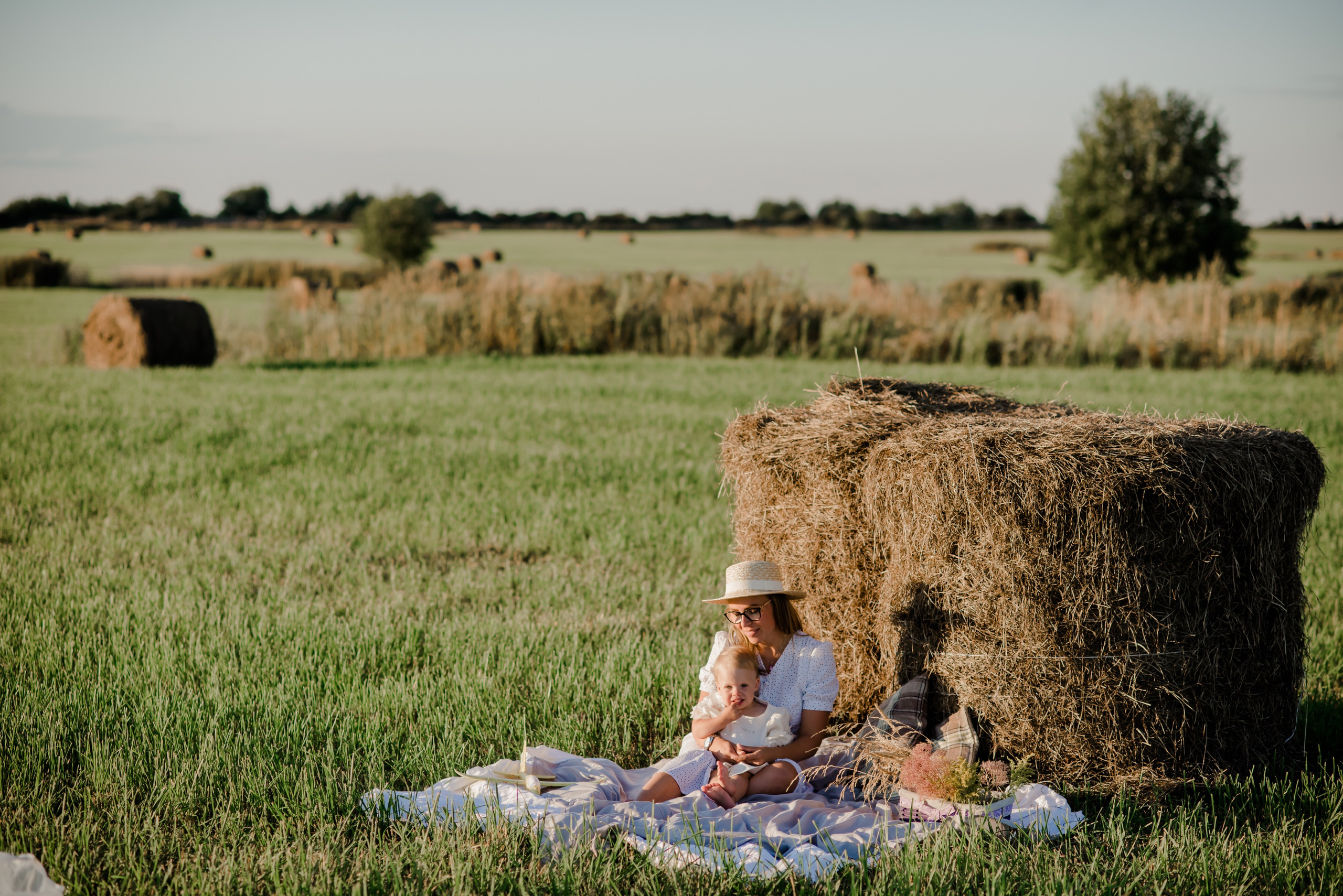 Семья в поле. Свадебный и семейный фотограф Евгения Кононова