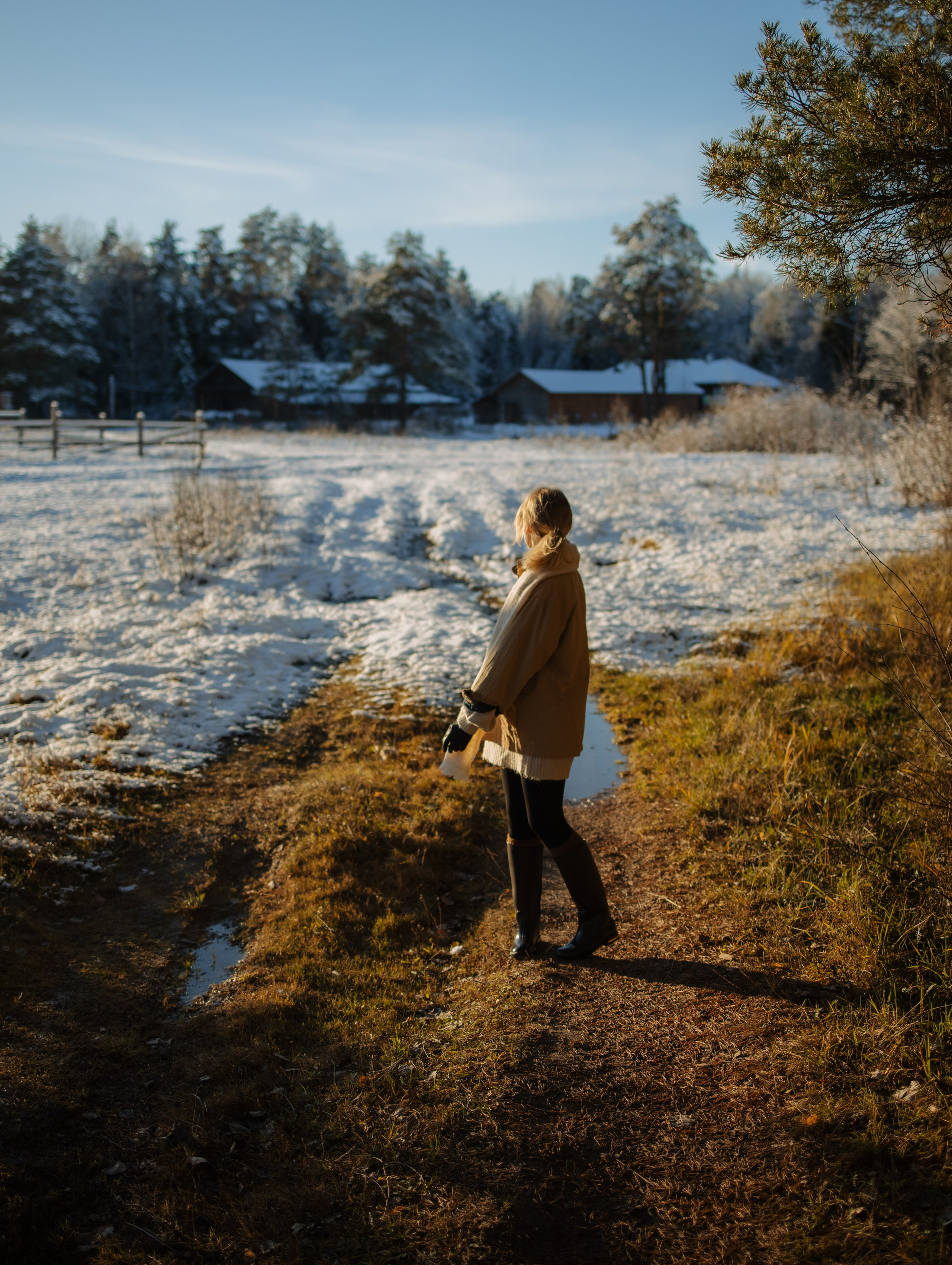 Фотосессия на ранчо зимой с красивой девушкой. Фотограф Углич и Ярославль Ольга Тятюшкина