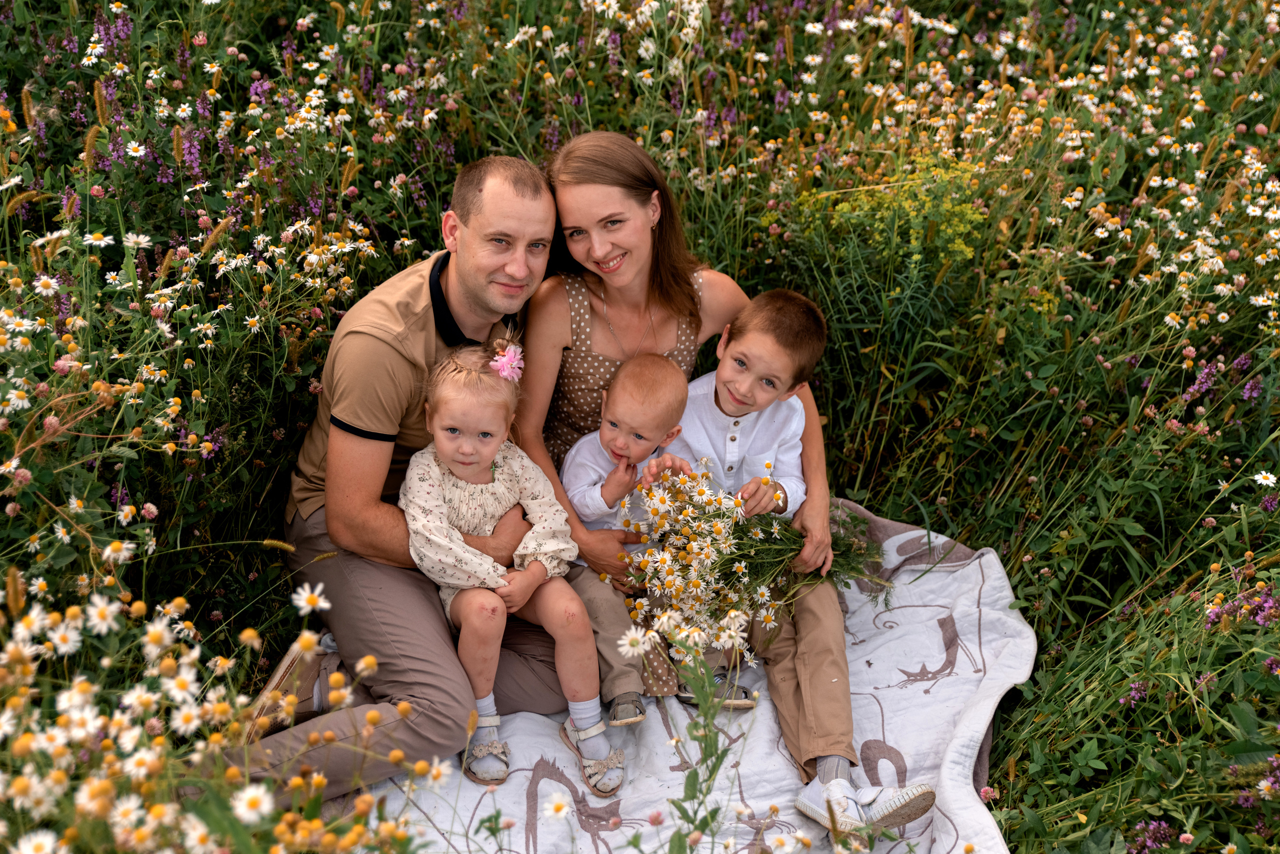 Семейная фотосессия в поле летом в Туле. Семейный и детский фотограф в Туле Светлана Воронкова