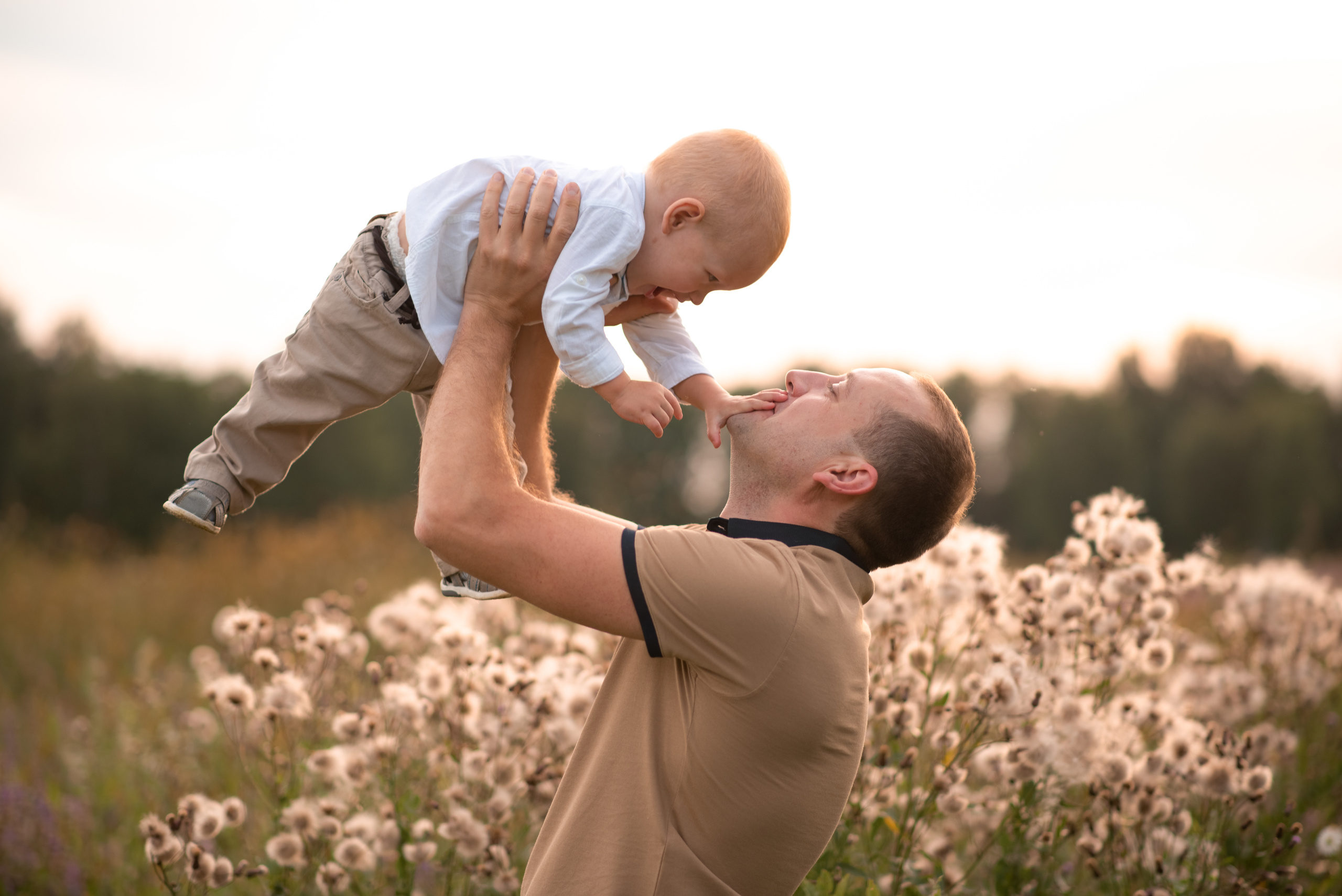 Семейная фотосессия в поле летом в Туле. Семейный и детский фотограф в Туле Светлана Воронкова