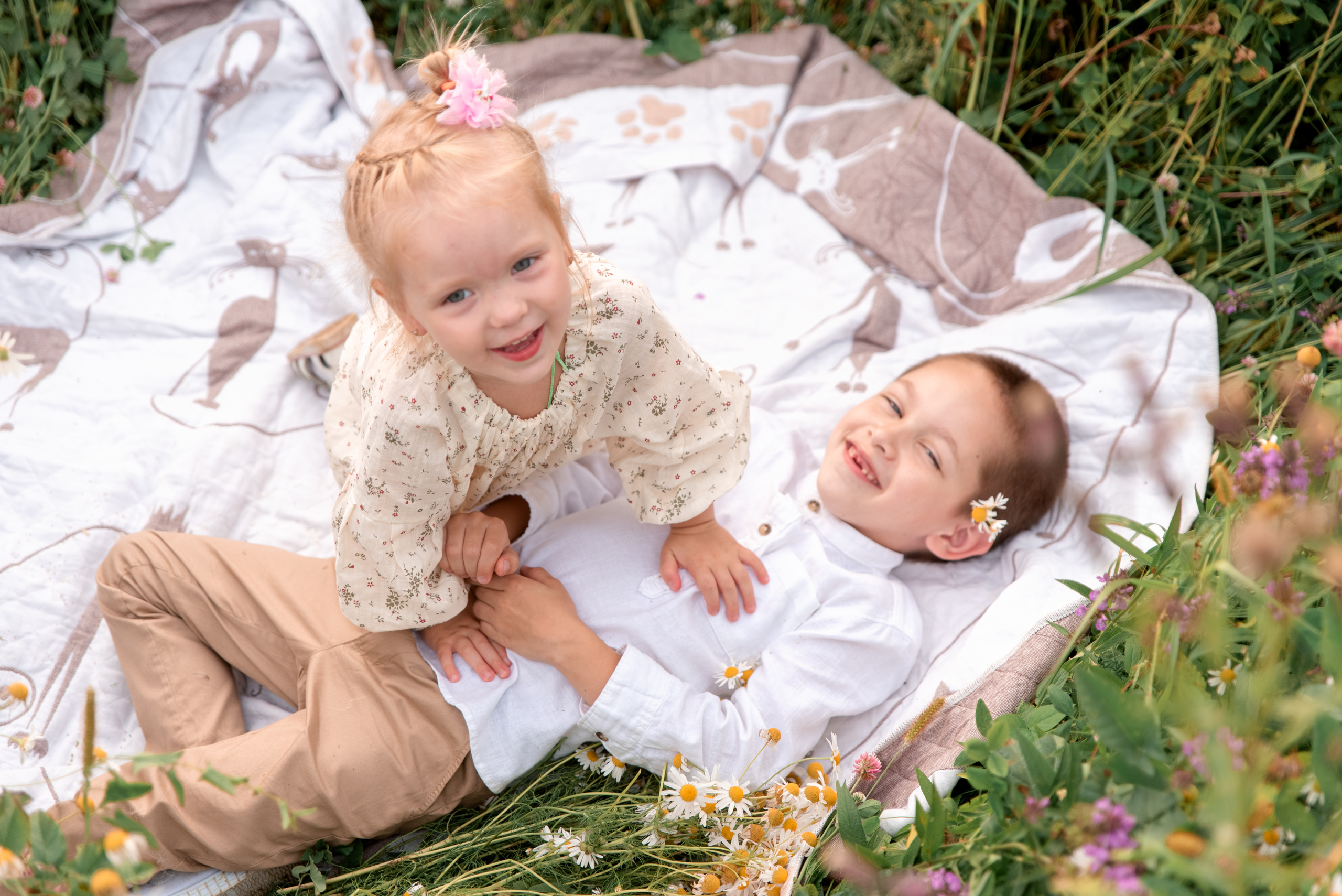 Семейная фотосессия в поле летом в Туле. Семейный и детский фотограф в Туле Светлана Воронкова