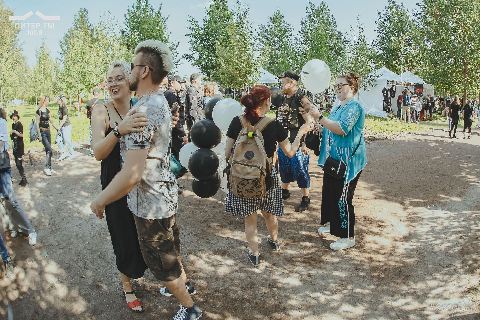 зрители, шарики, Окна открой, фестиваль, выступление, 05.08.2023, #SergDor, 5 августа 2023 года, SergDor, Питер ФМ