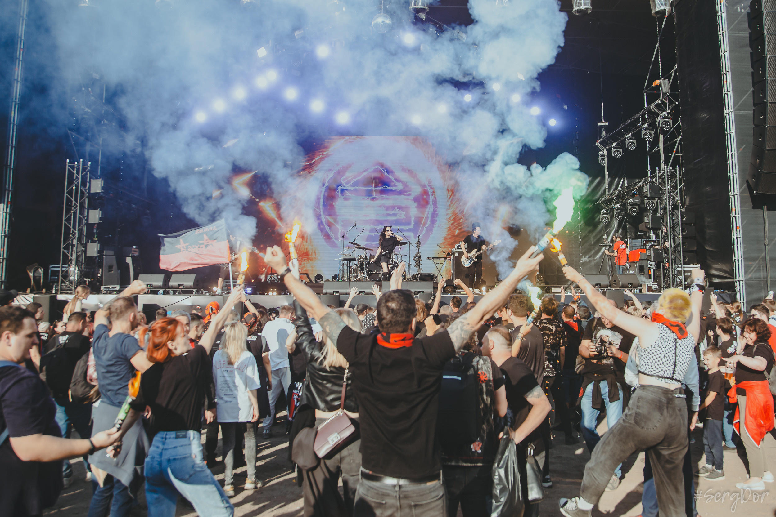 Дайте два, Д2, KKinchevFest, Севкабель, Кинчев Фест, 09.09.2023, SergDor, 9 сентября 2023 года, #SergDor, фестиваль, фотографии, фотоотчёт, Люся Махова, Тёща, Людмила Махова, файер