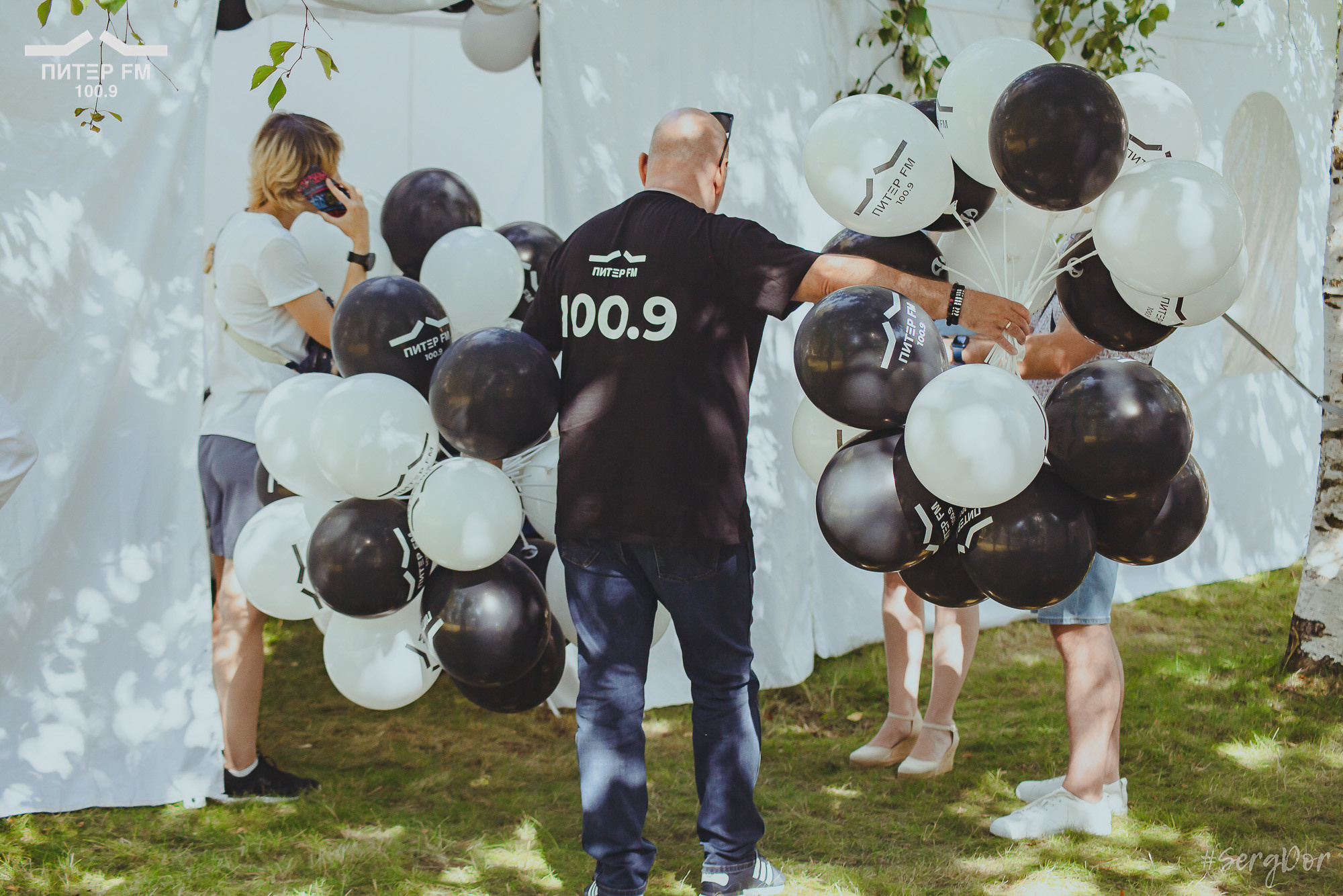 зрители, шарики, Окна открой, фестиваль, выступление, 05.08.2023, #SergDor, 5 августа 2023 года, SergDor, Питер ФМ