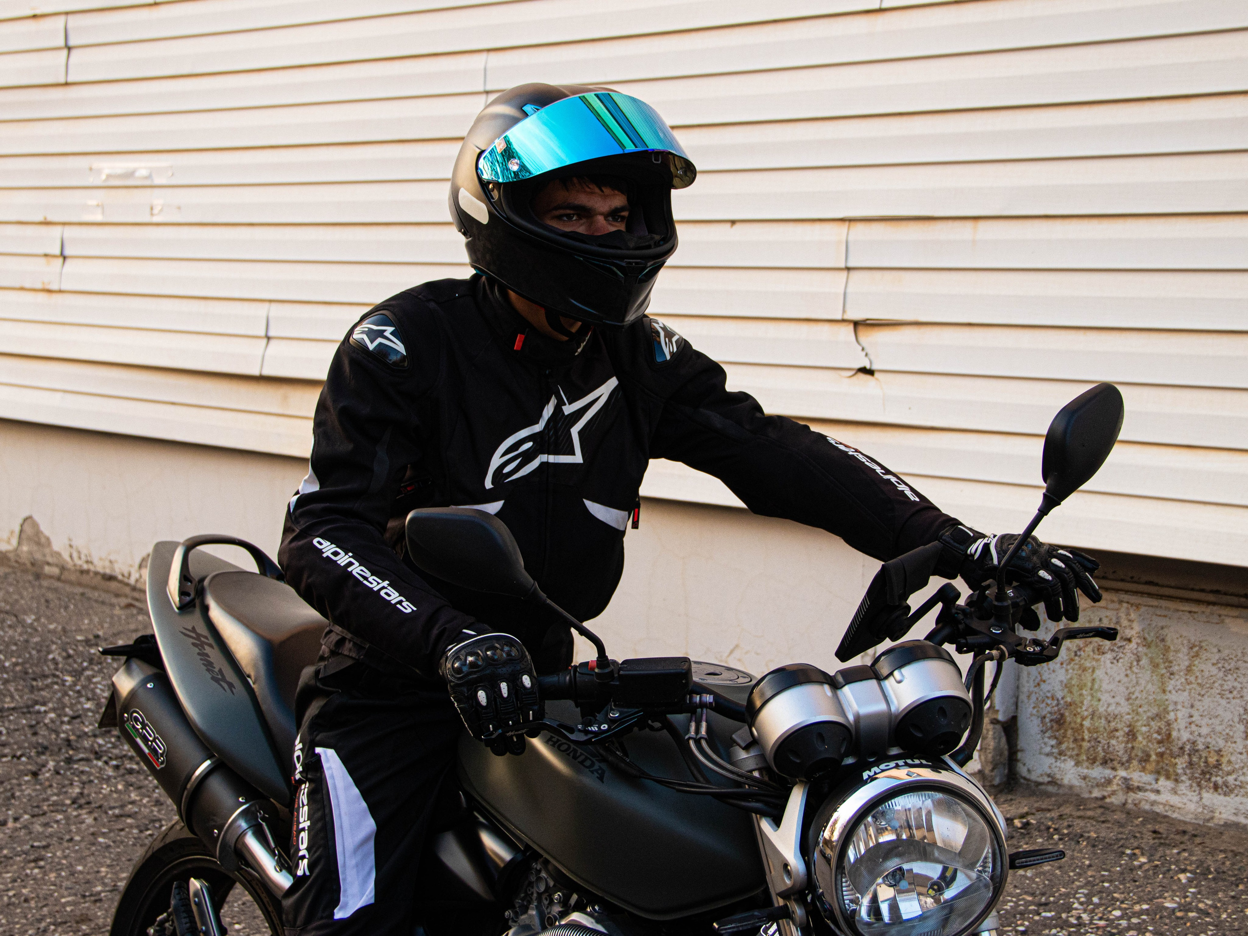 Мотоциклетный шлем. «Матрица»