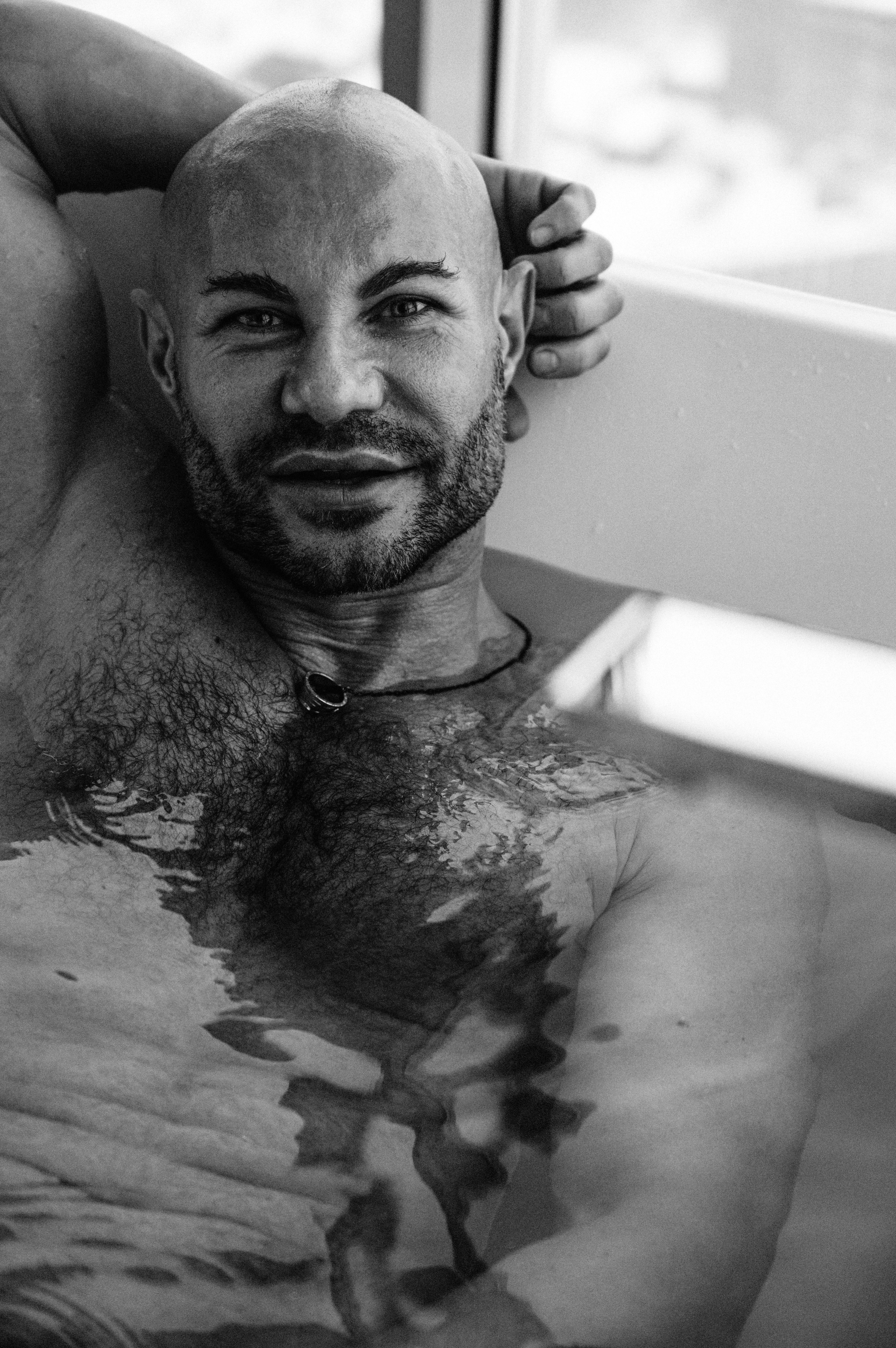 Матвей. Профессиональный фотограф беременности в СПБ. Стильные фотосессии беременности в стиле минимализм и классическая фотография