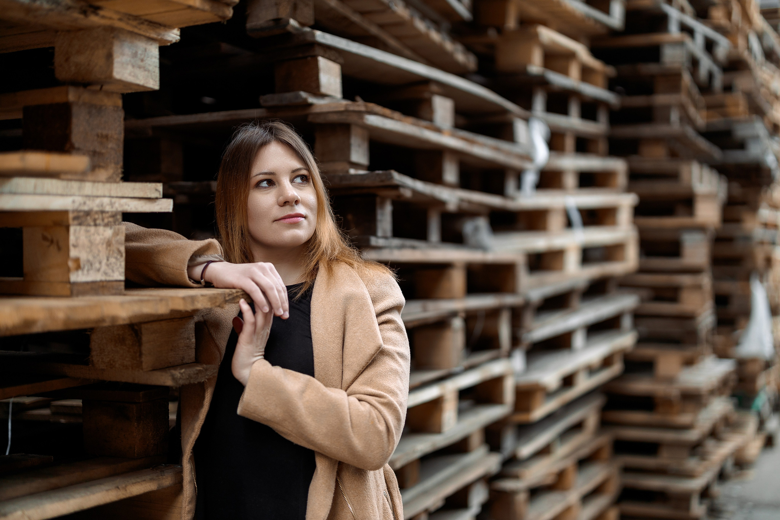 Настя на территории завода «Зингер». Александр Антонов. Профессиональный свадебный, репортажный фотограф в Москве, Подольске. Фото+Видео на любой праздник