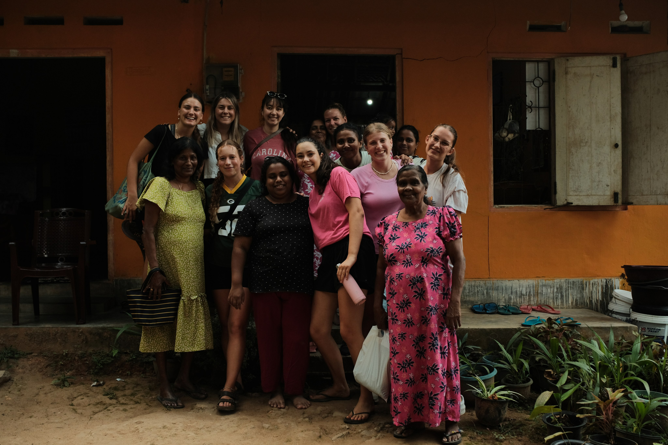 Volunteers. Creative travel photographer — Berg Daria