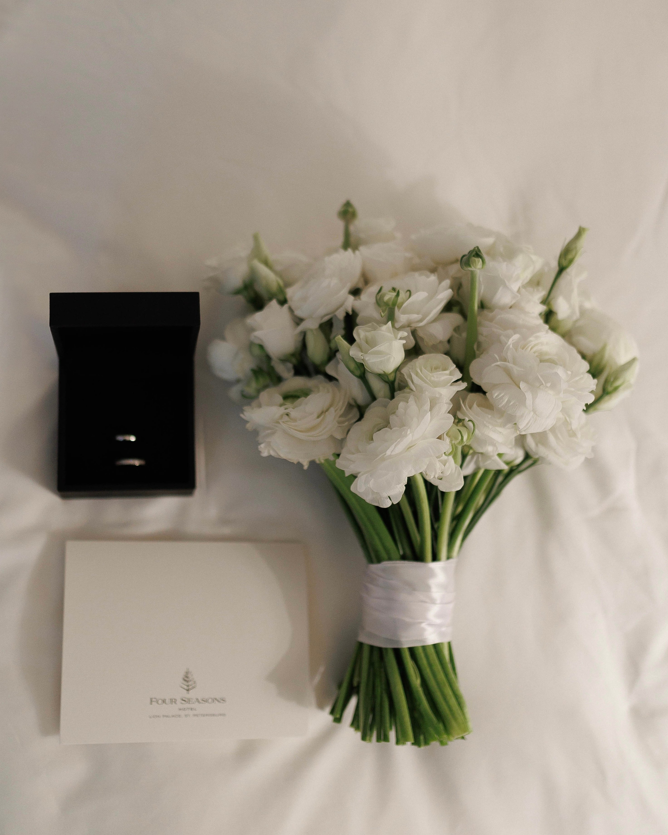 ···. Свадебный фотограф в Санкт-Петербурге Александра Чукавина